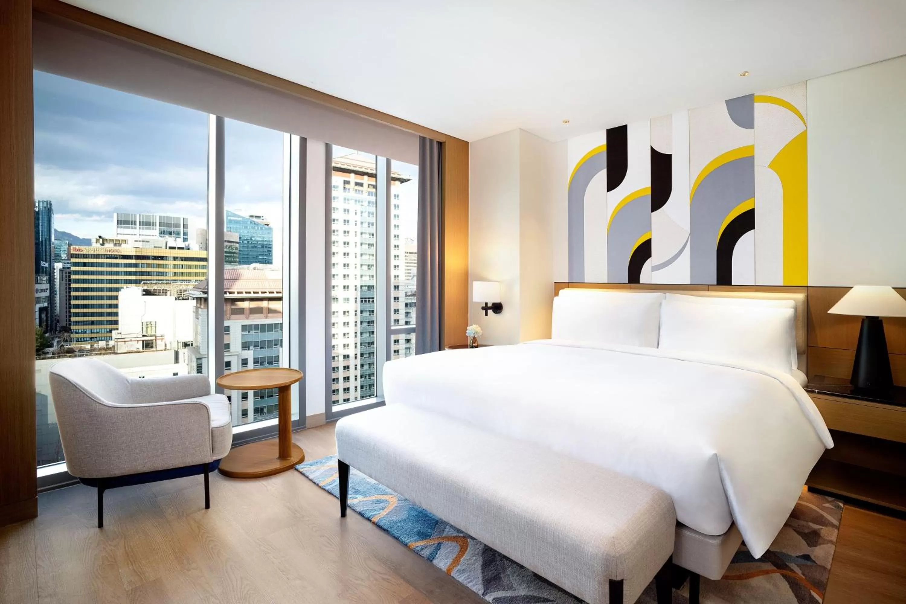 Photo of the whole room, Bed in Le Meridien Seoul Myeongdong