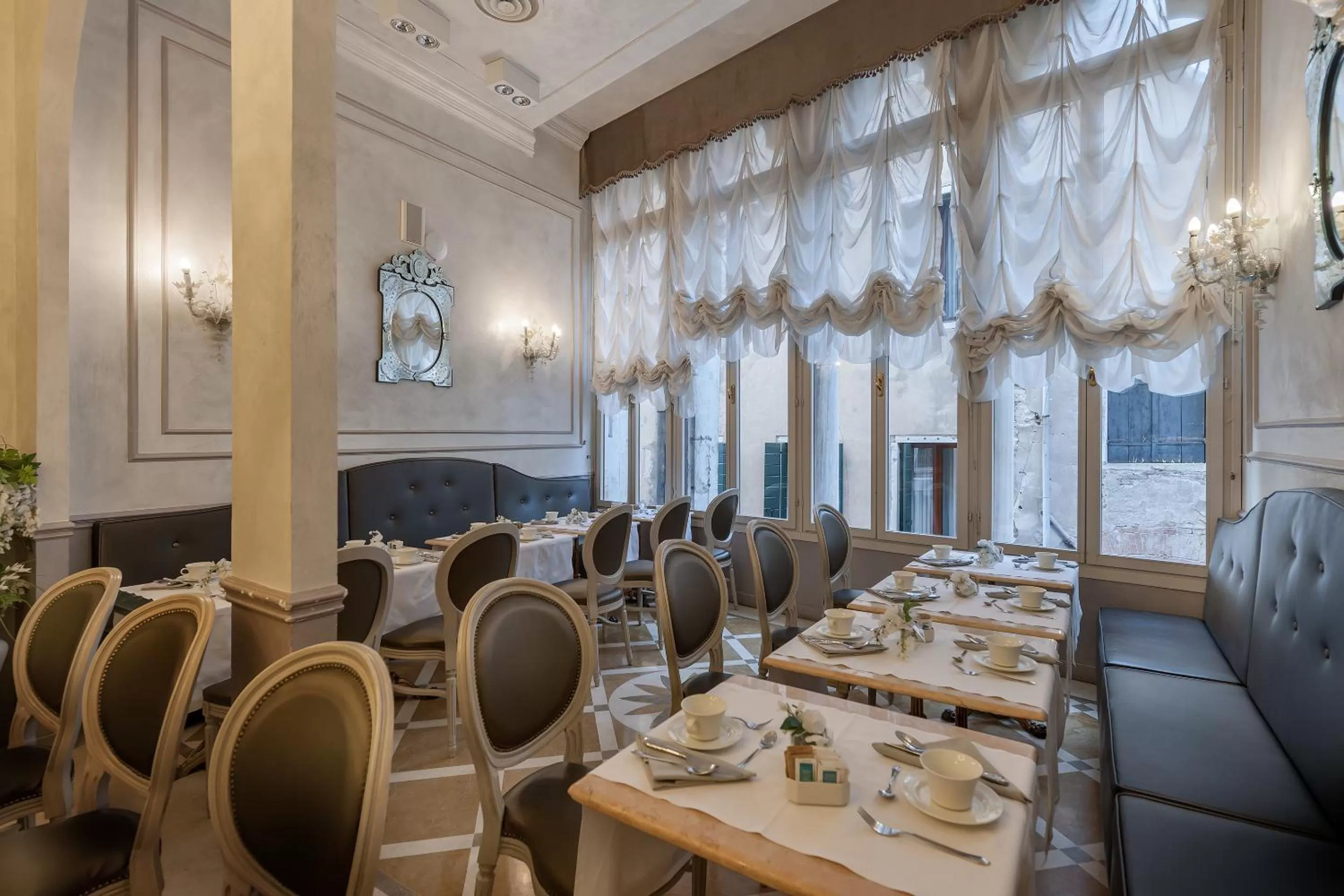 Lounge or bar in Hotel Ca' dei Conti