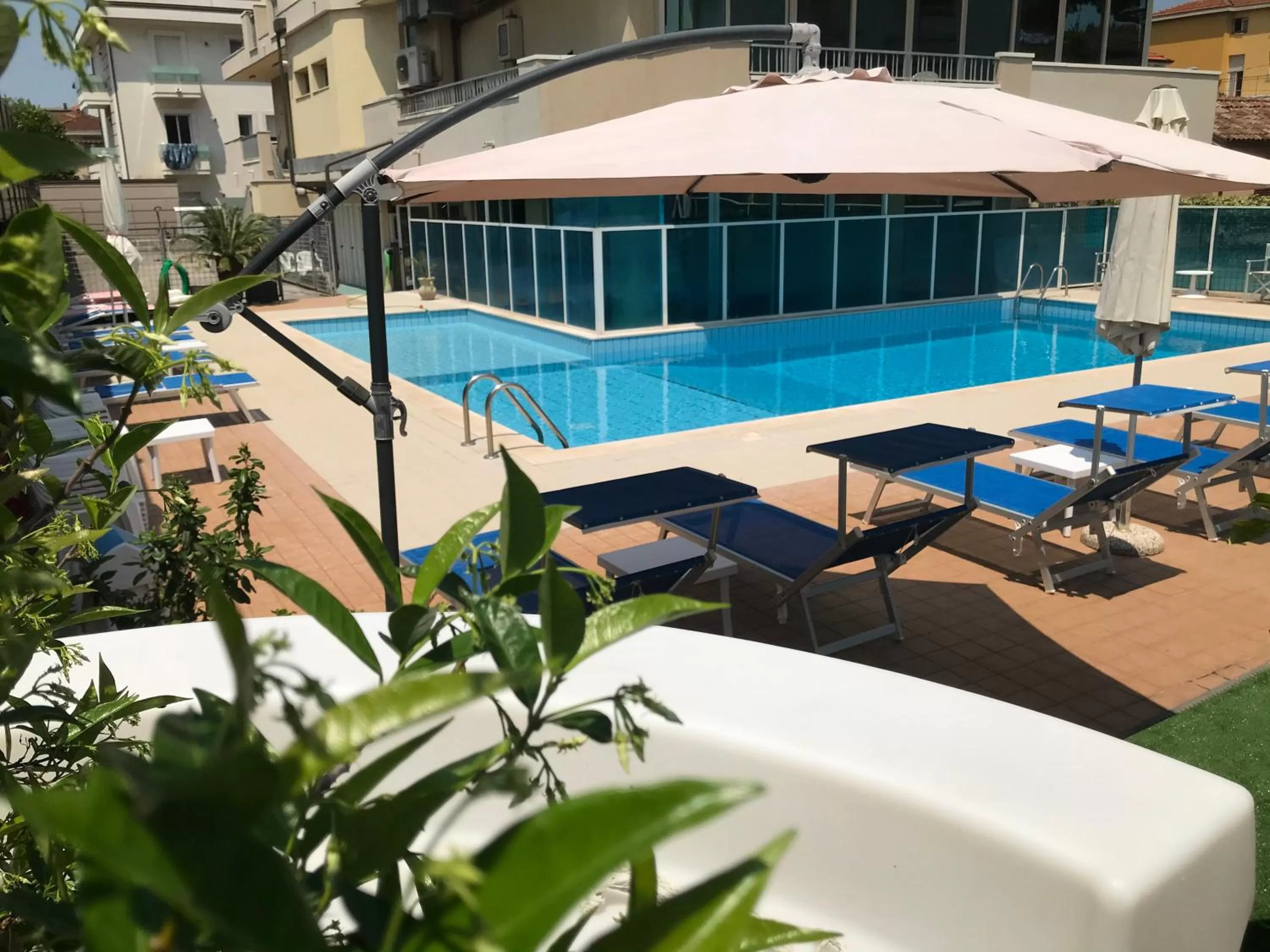 Swimming pool in Hotel Apogeo - Breakfast Experience