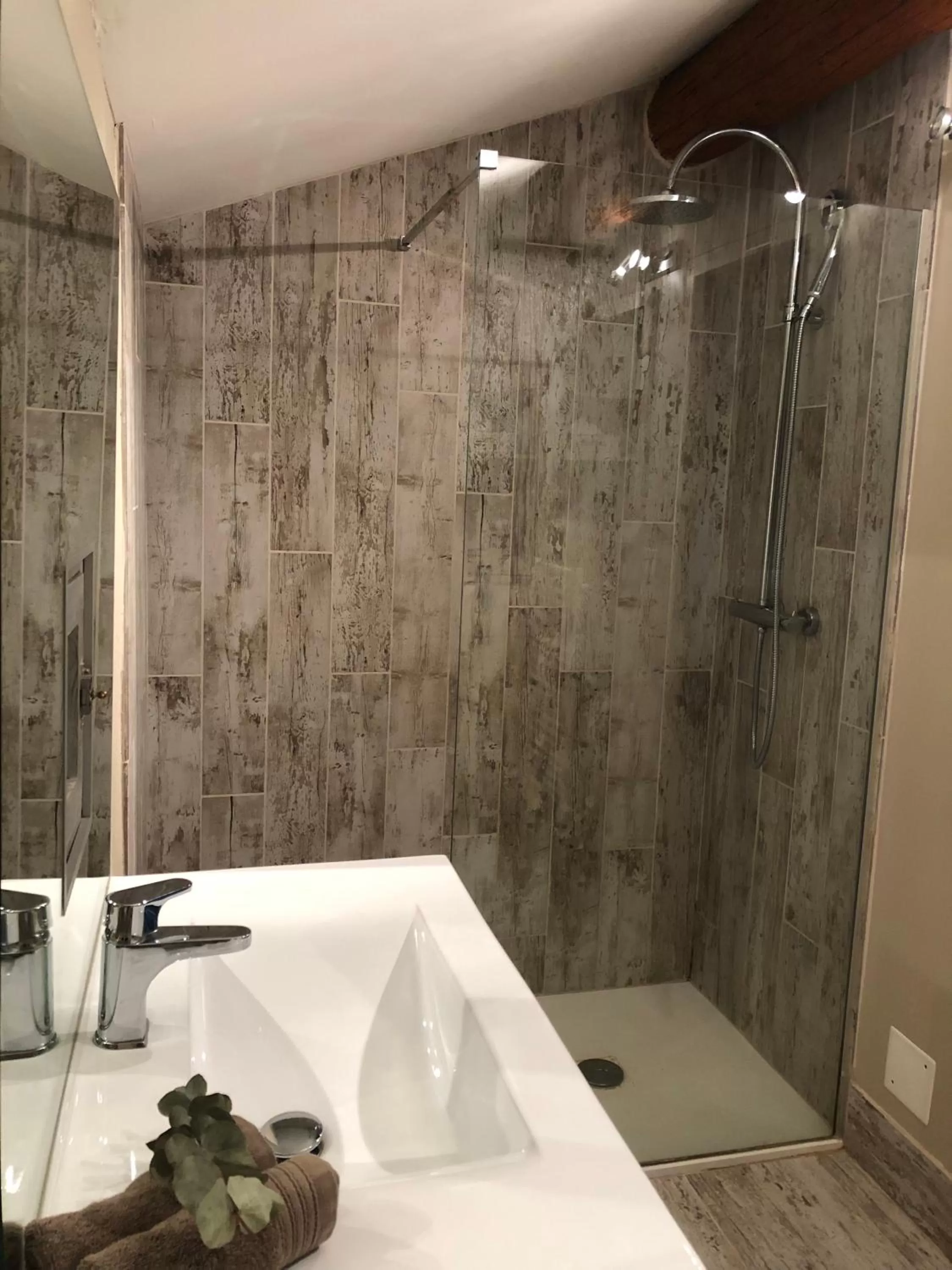 Shower in Mas Allard