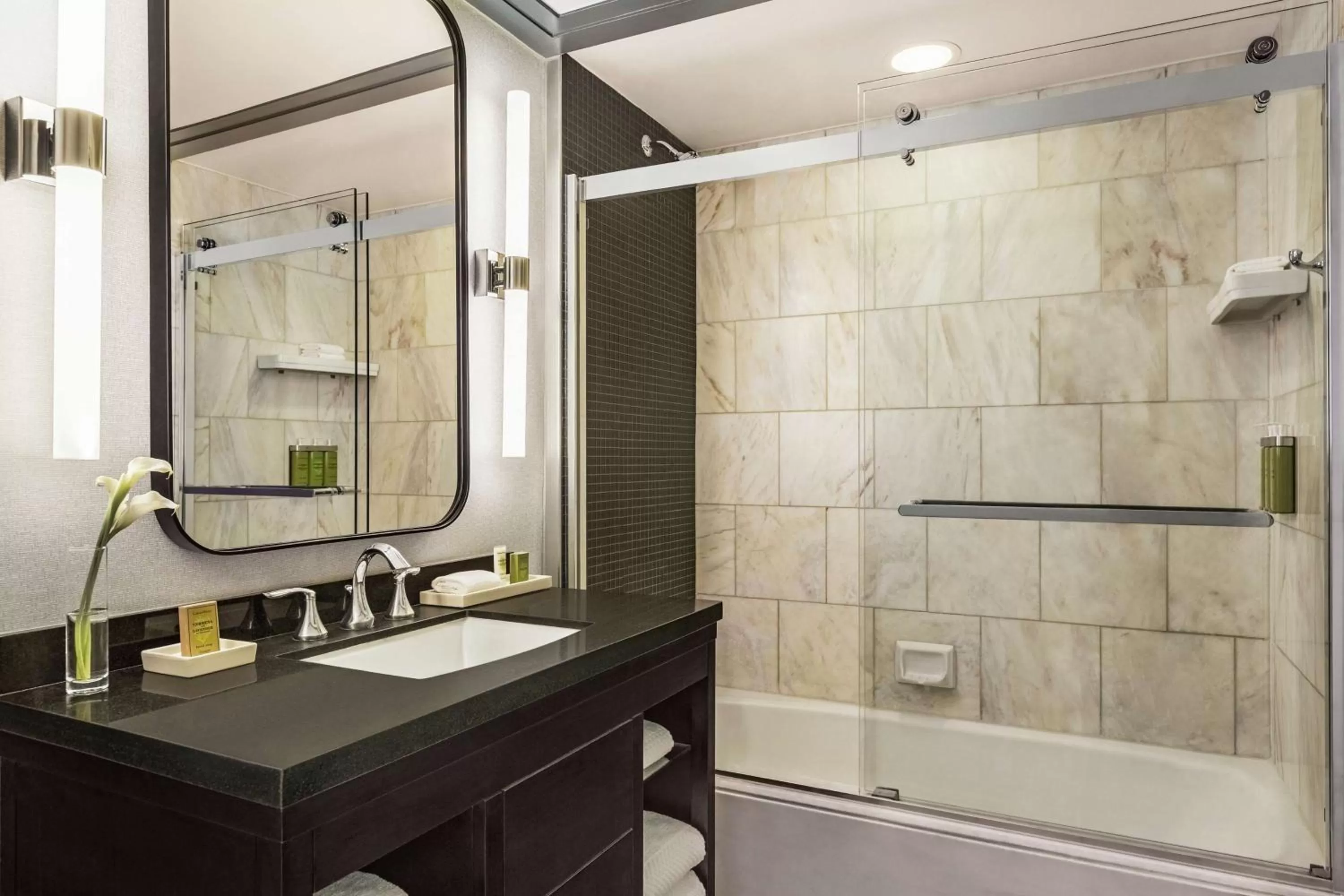 Bathroom in Hilton Checkers Los Angeles