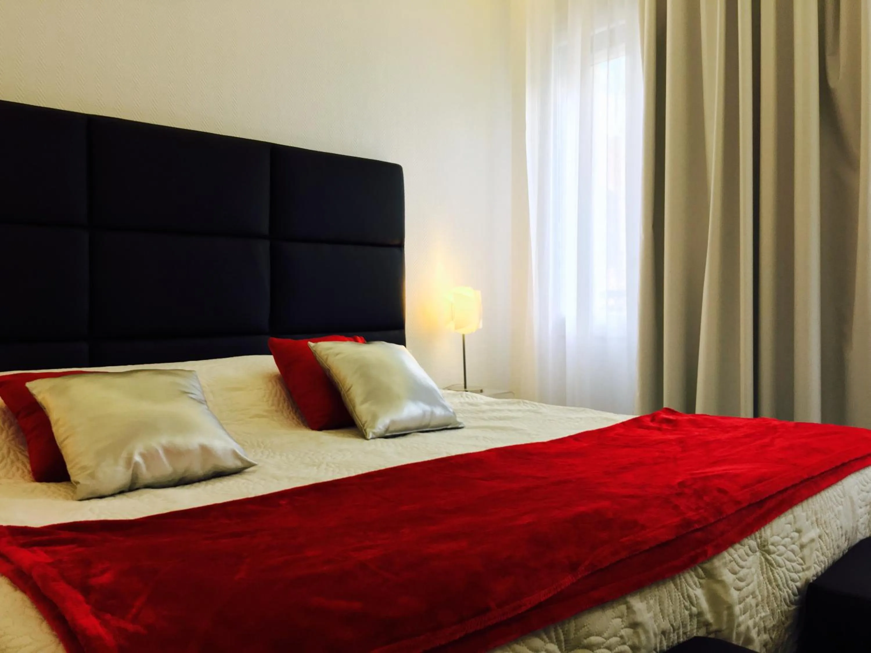 Bedroom, Bed in Hôtel Le Capitole