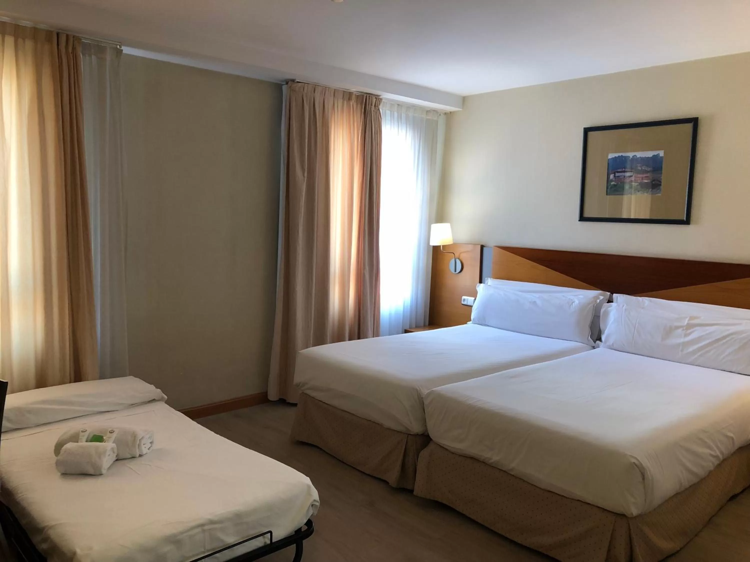 Bedroom, Bed in Oca Villa de Avilés Hotel