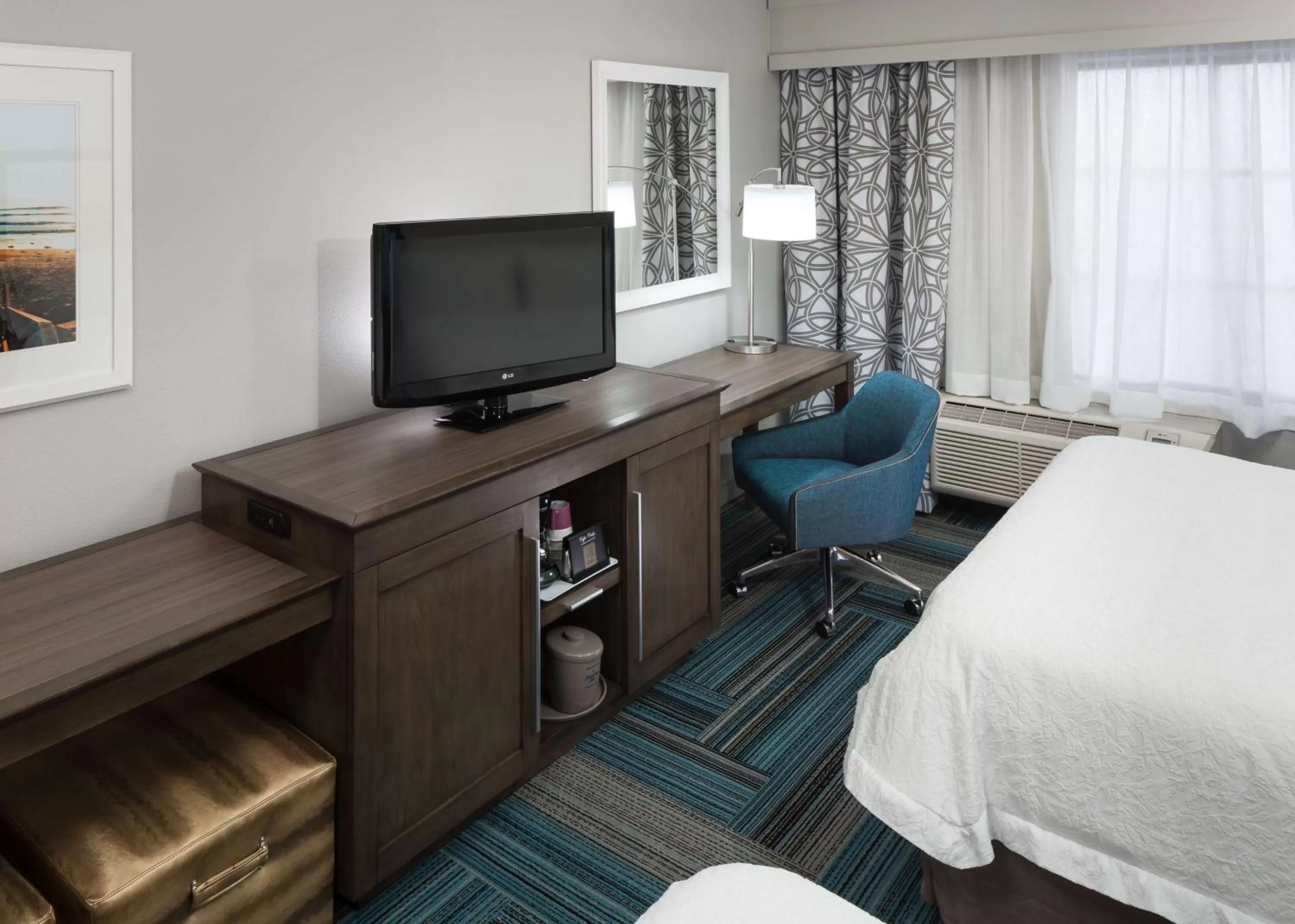 Bed in Hampton Inn San Diego Downtown