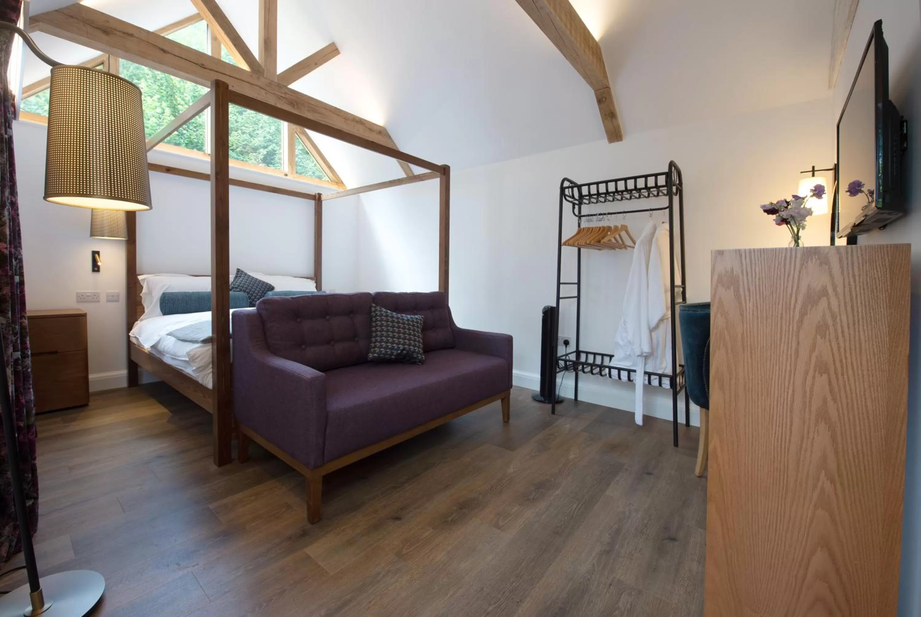 Seating area, Bed in The Withies Inn