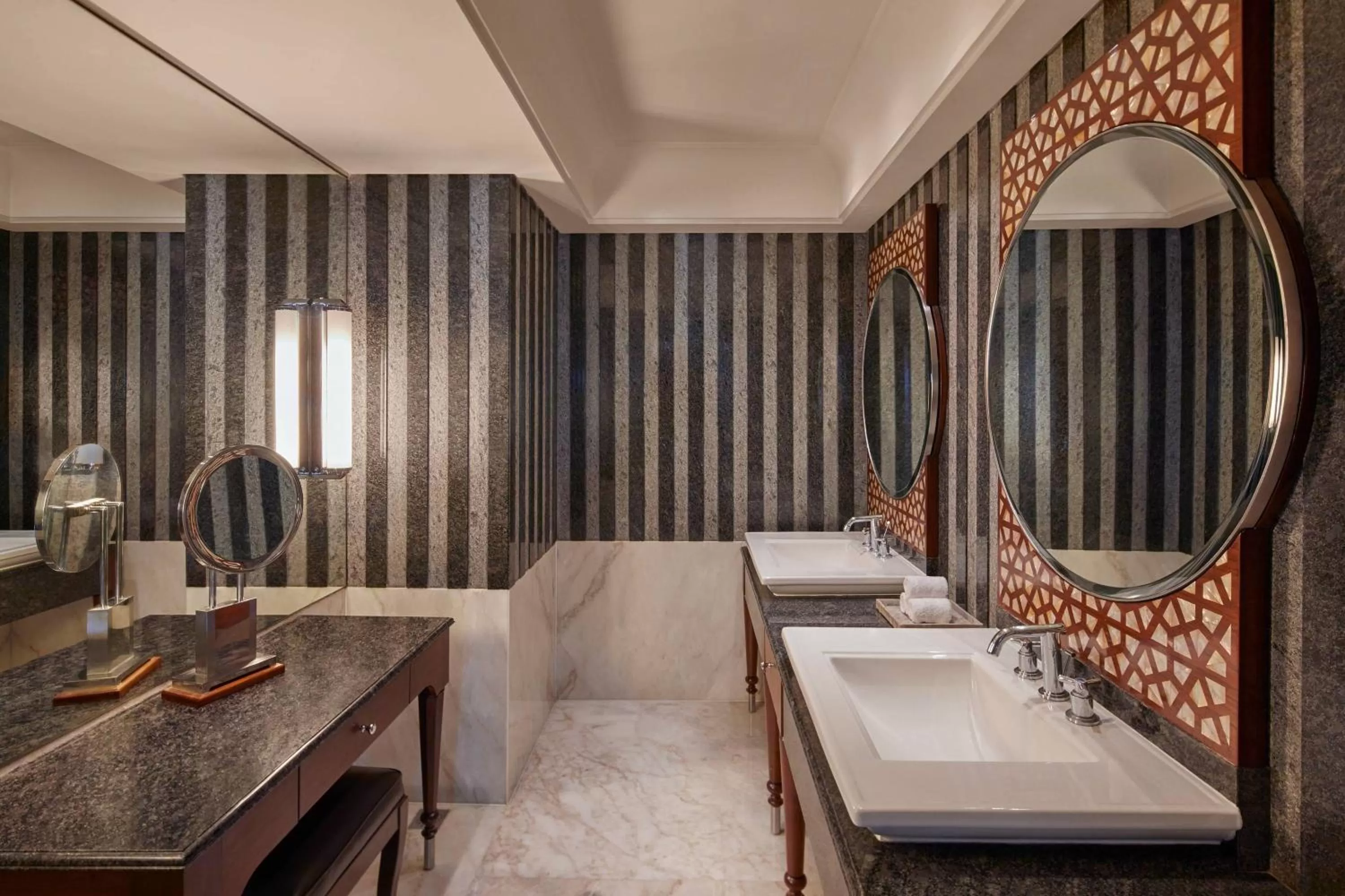 Bathroom in Hyderabad Marriott Hotel & Convention Centre