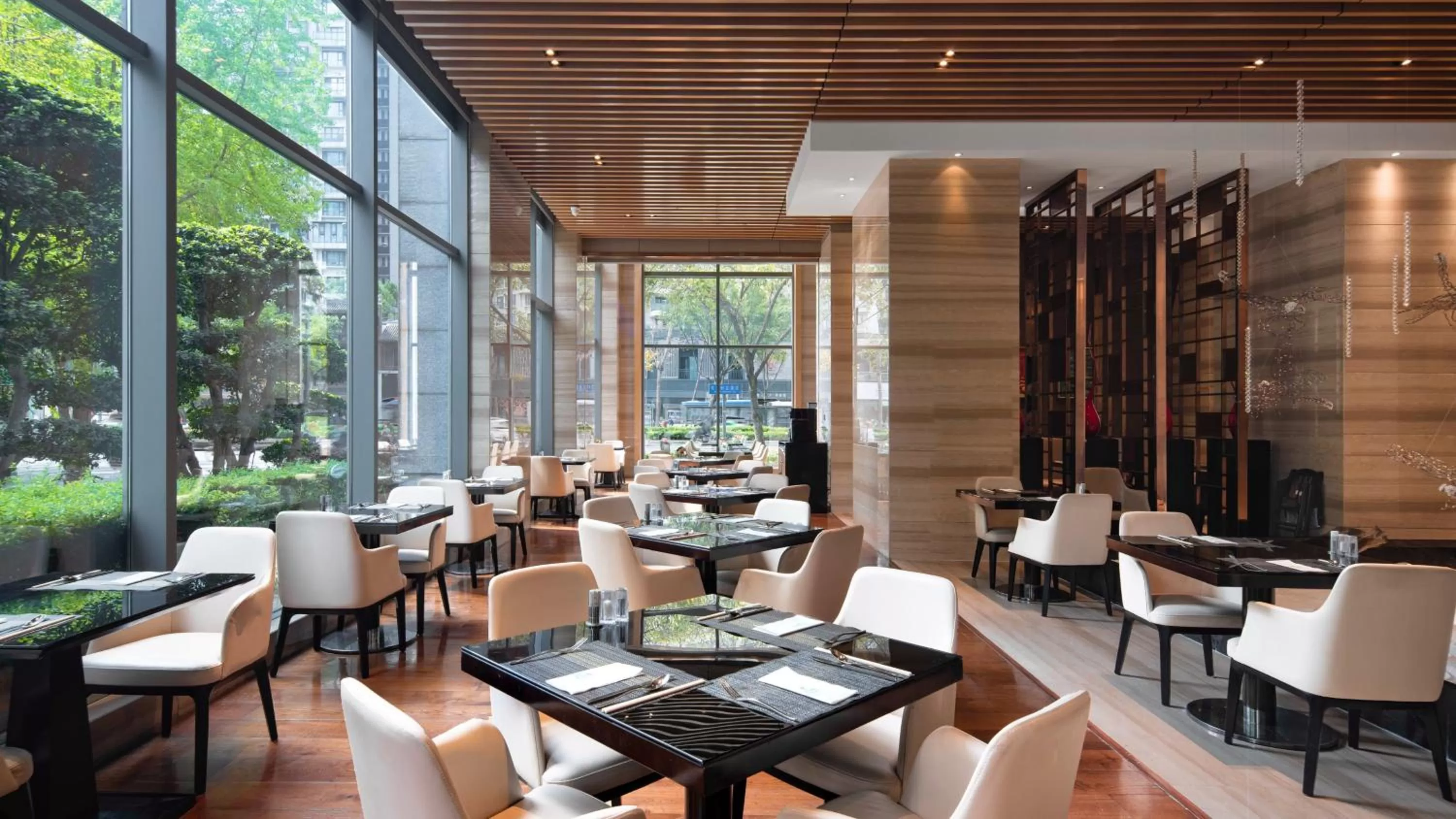 Restaurant/places to eat in Holiday Inn Chengdu Oriental Plaza