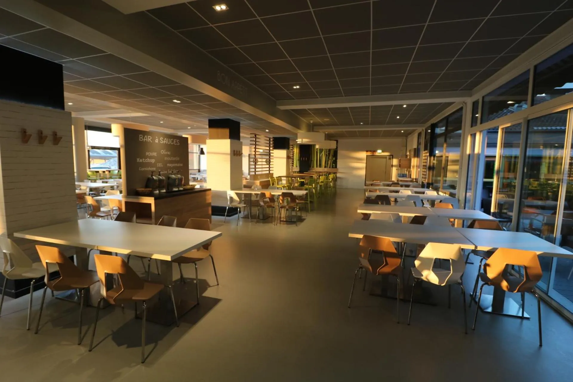 Patio in ETHIC ETAPES DIJON Accueil 24h24 et parking gratuit