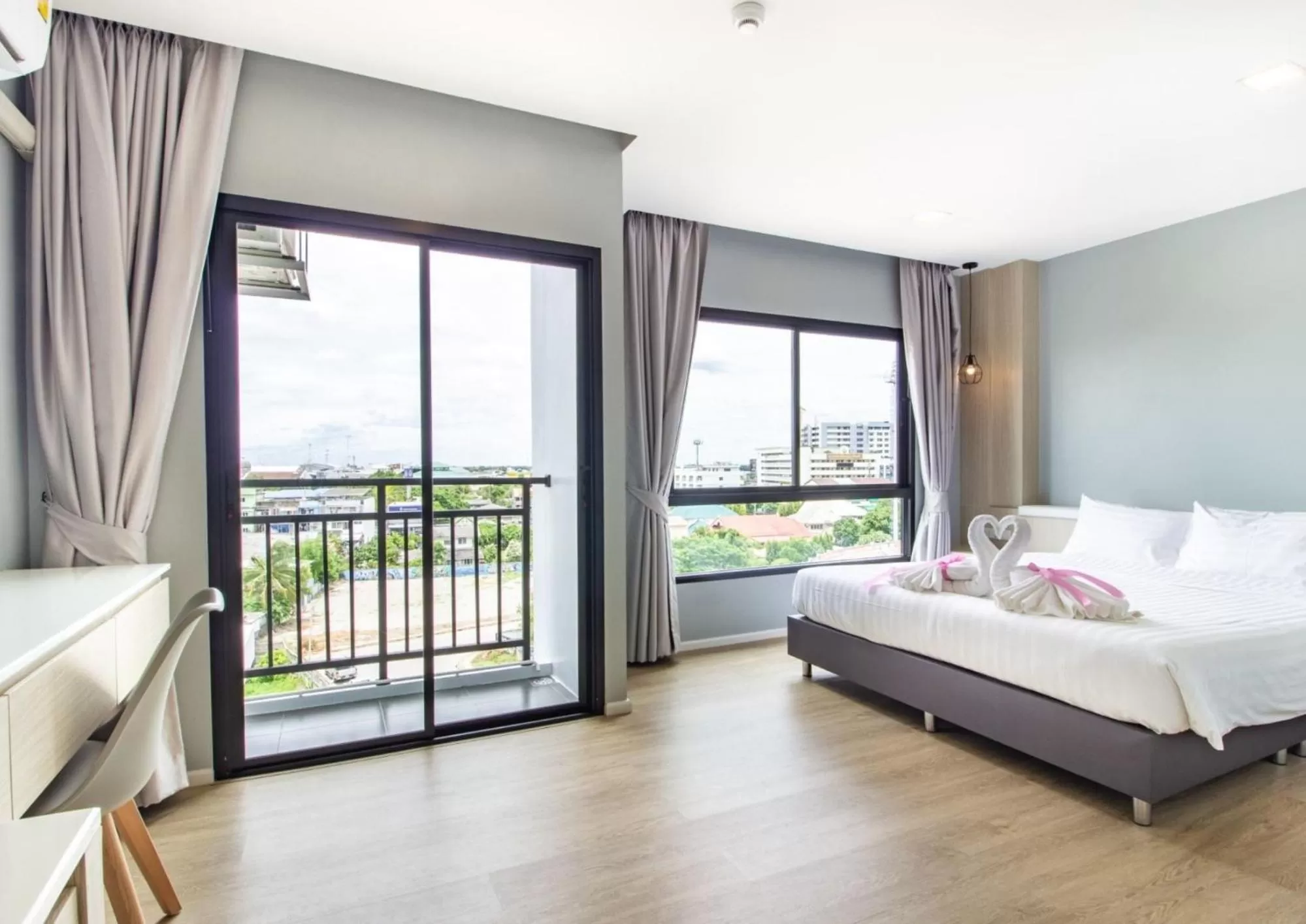 Bed in Napa Hotel Ratchaburi