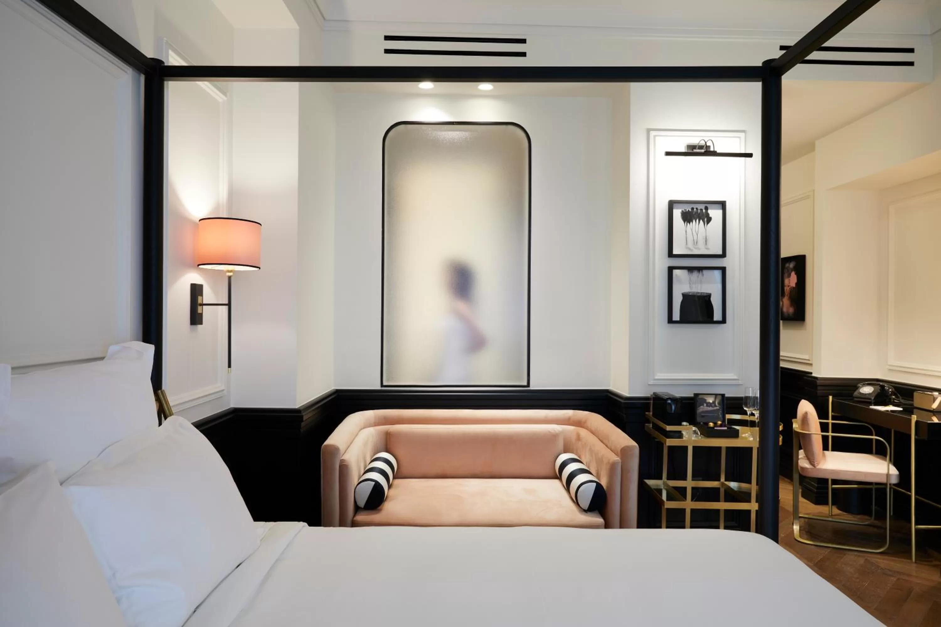 Living room, Bed in Villa Brown Ermou, a member of Brown Hotels