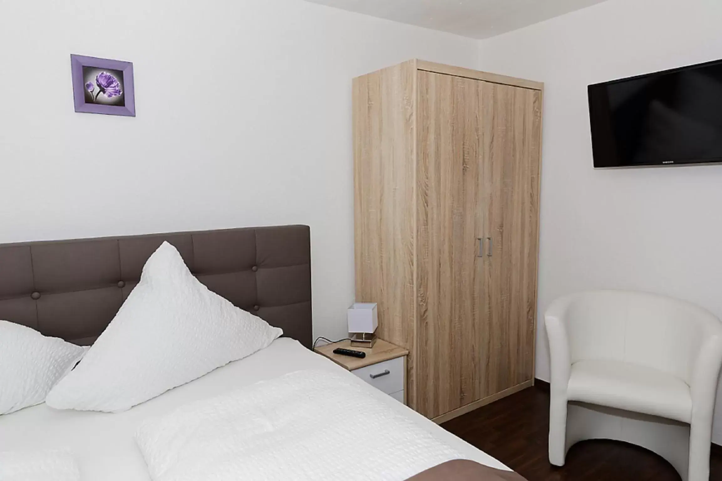 Standard Double Room in Hotel Hüttl - Garni Standard Double Room in Hotel Hüttl - Garni