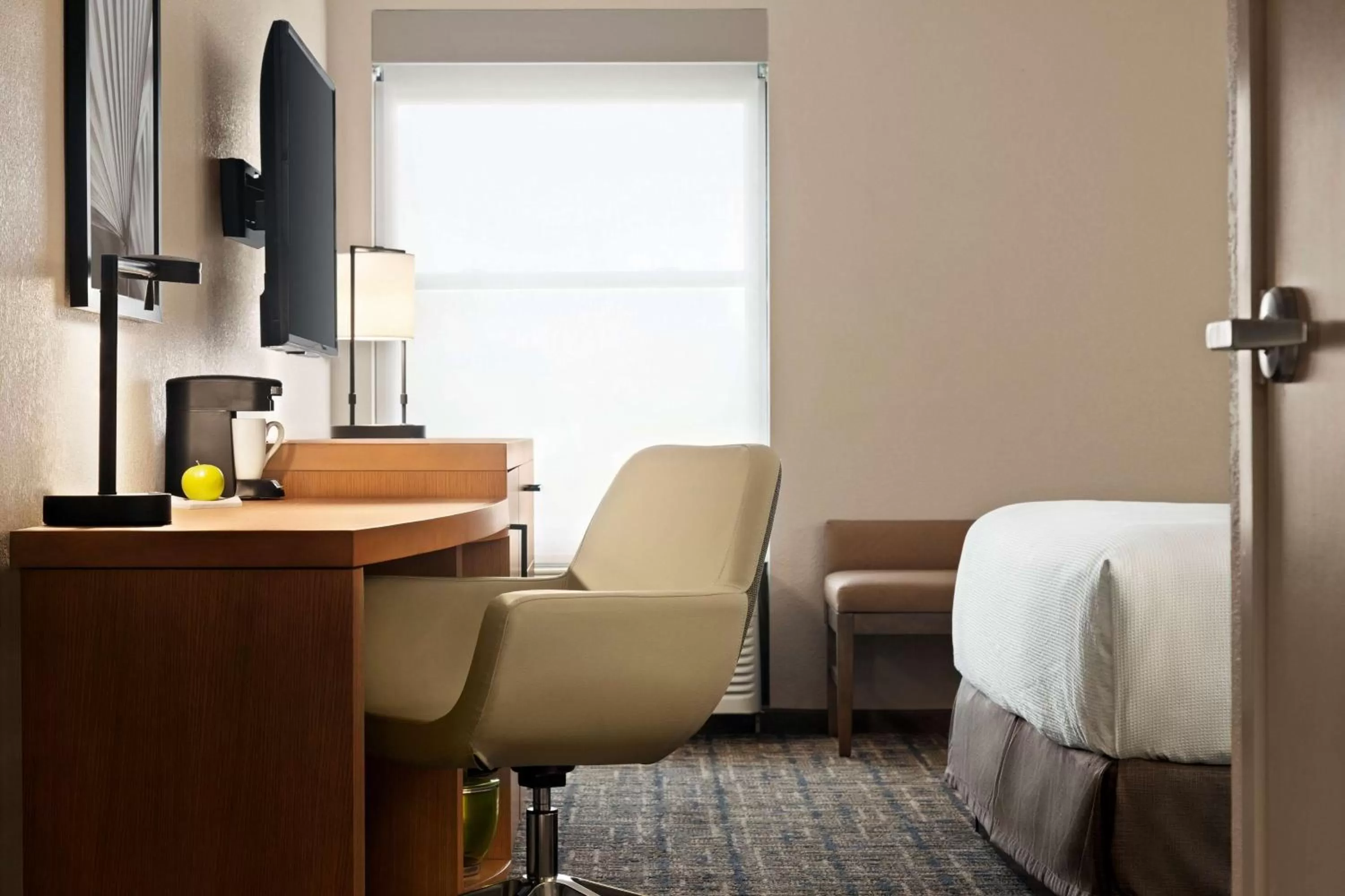 Photo of the whole room, Bed in Hyatt Place Tucson Central