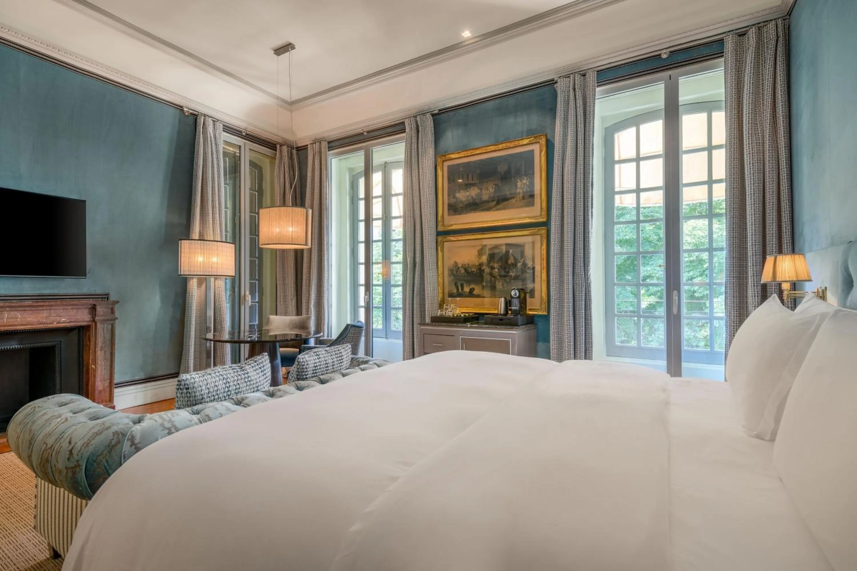 Photo of the whole room, Bed in Santo Mauro, a Luxury Collection Hotel, Madrid