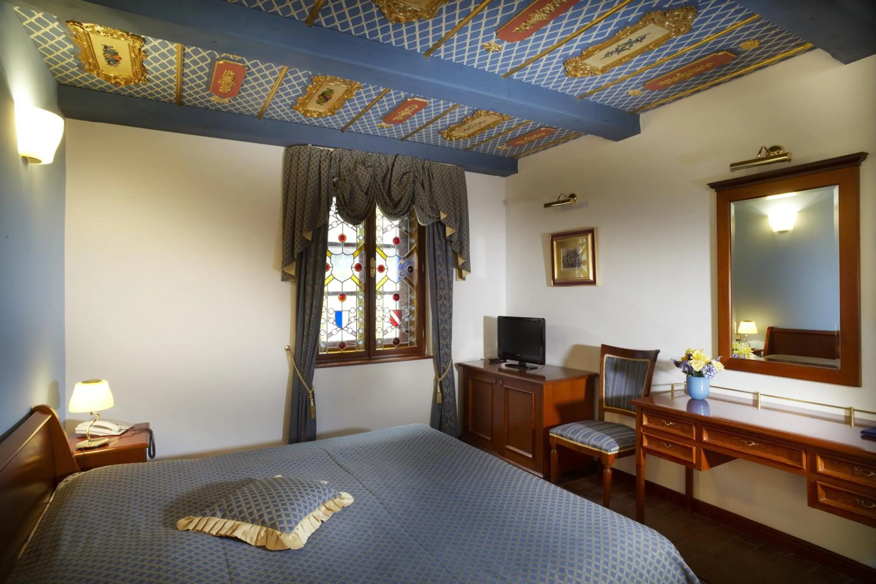 Bedroom, Bed in Royal Ricc