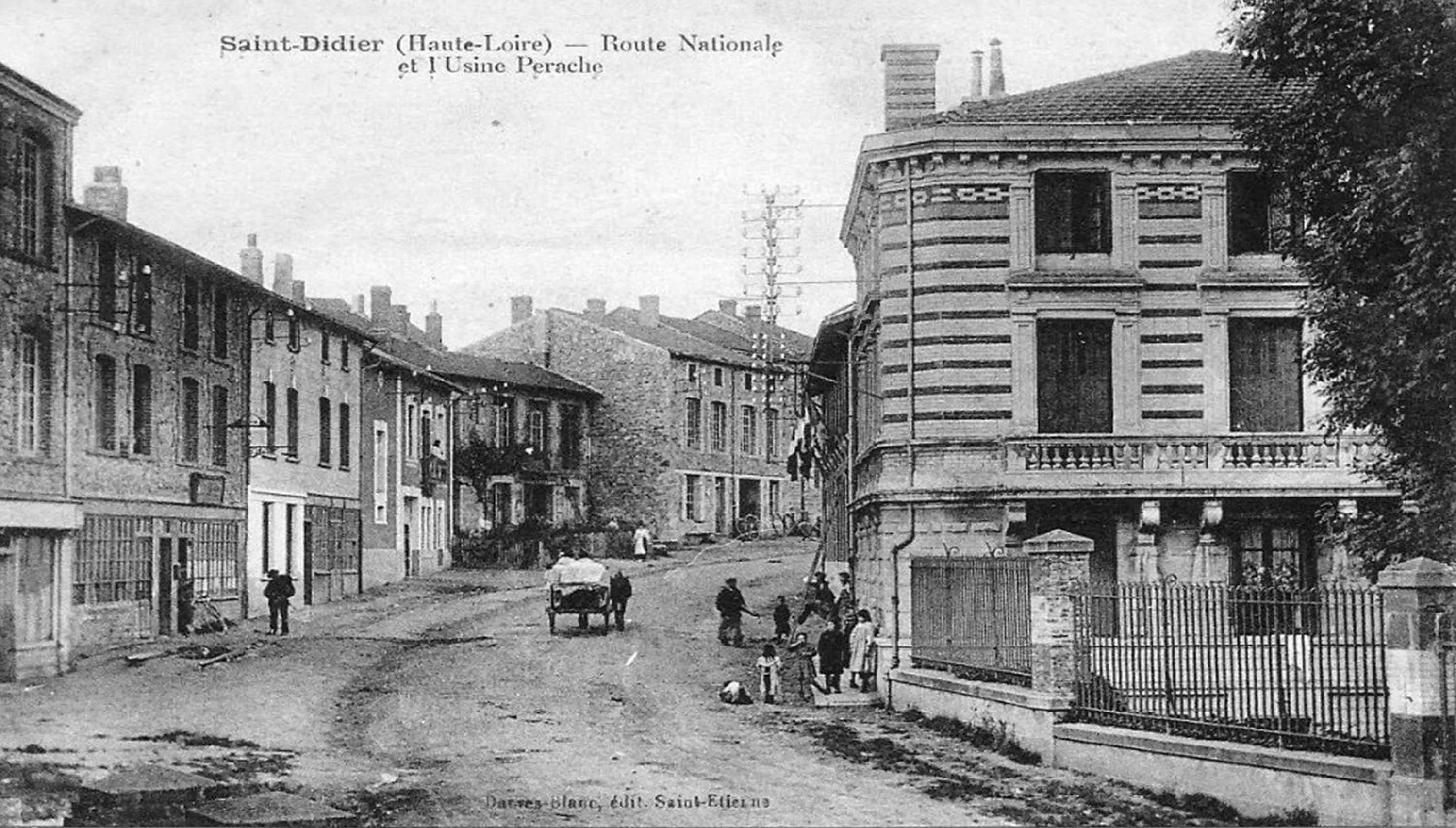 Facade/entrance in Chez Martine et Philippe en Velay
