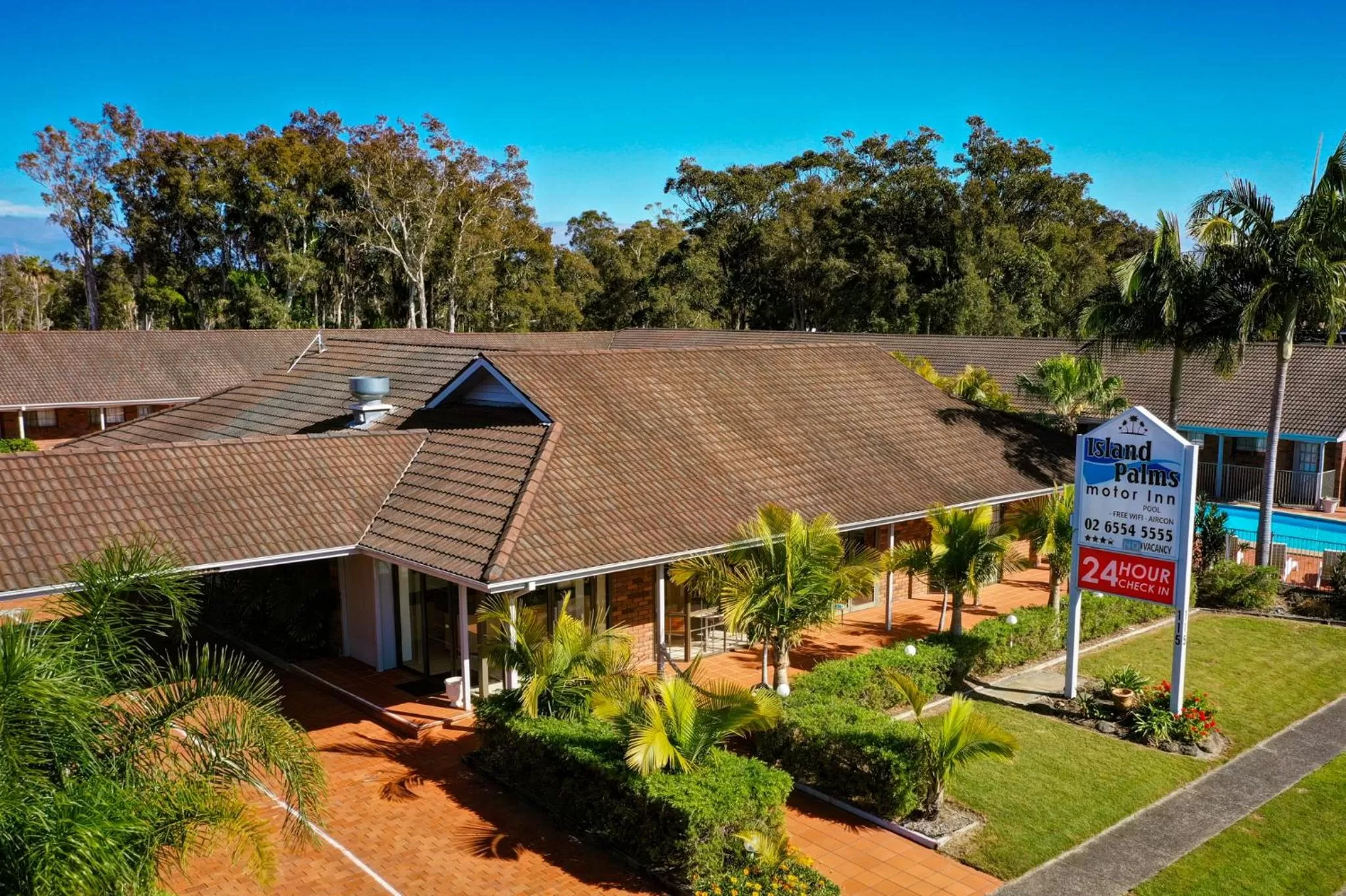 Property building in Island Palms Motor Inn