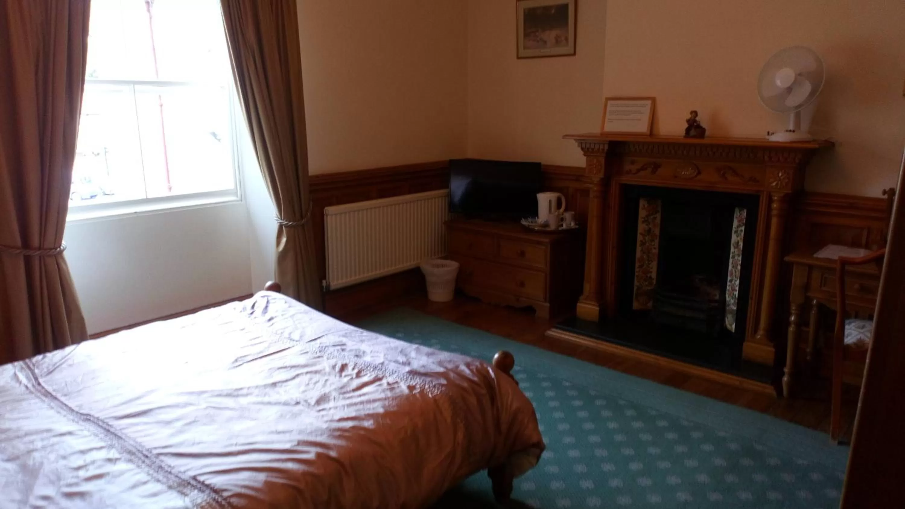 Bed in The Londesborough Arms bar with en-suite rooms