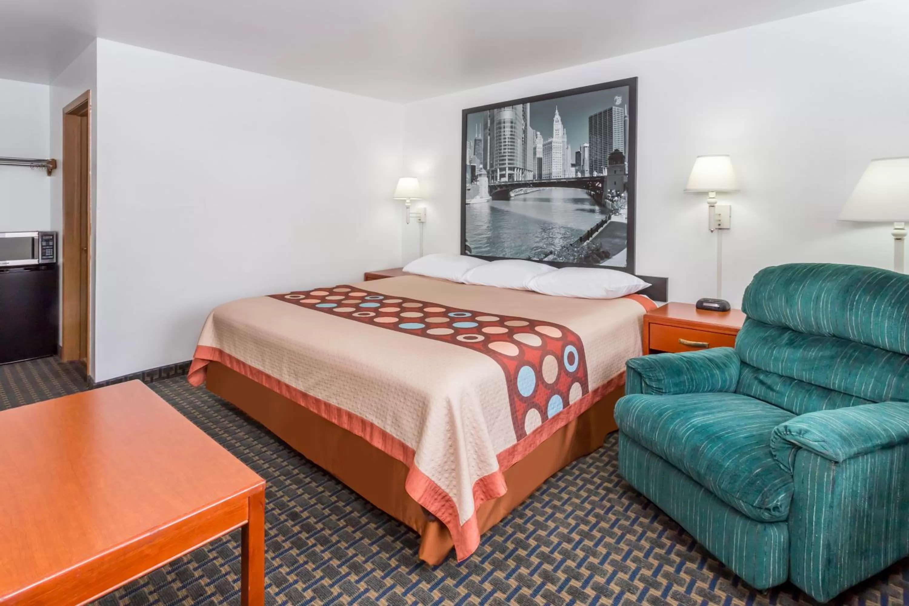 Bedroom, Bed in Super 8 by Wyndham Rock Falls Sterling Area