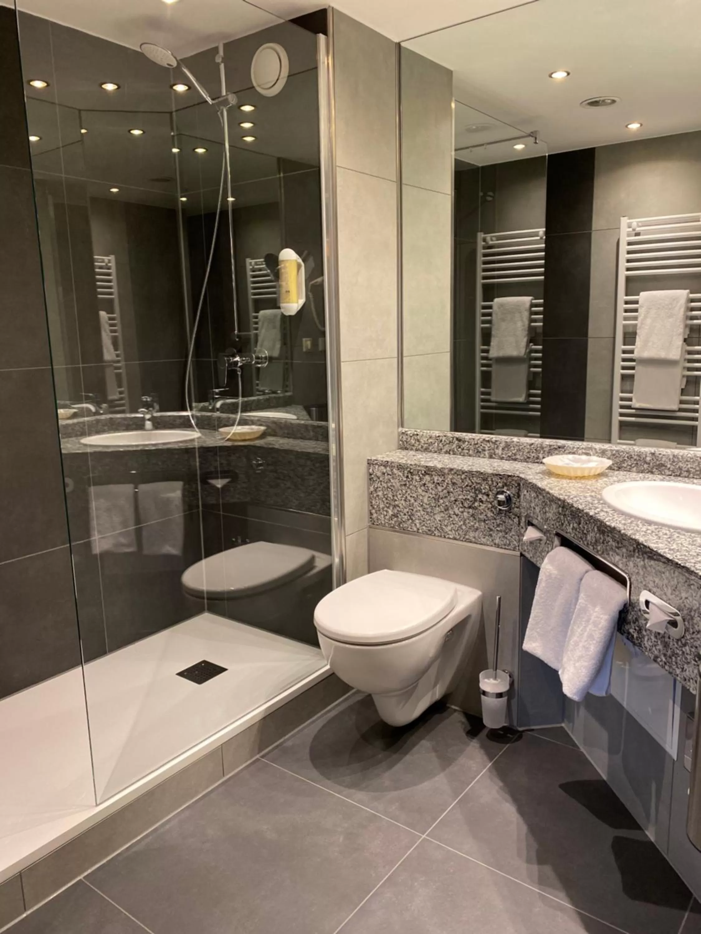 Shower in Country Hotel Timmendorfer Strand