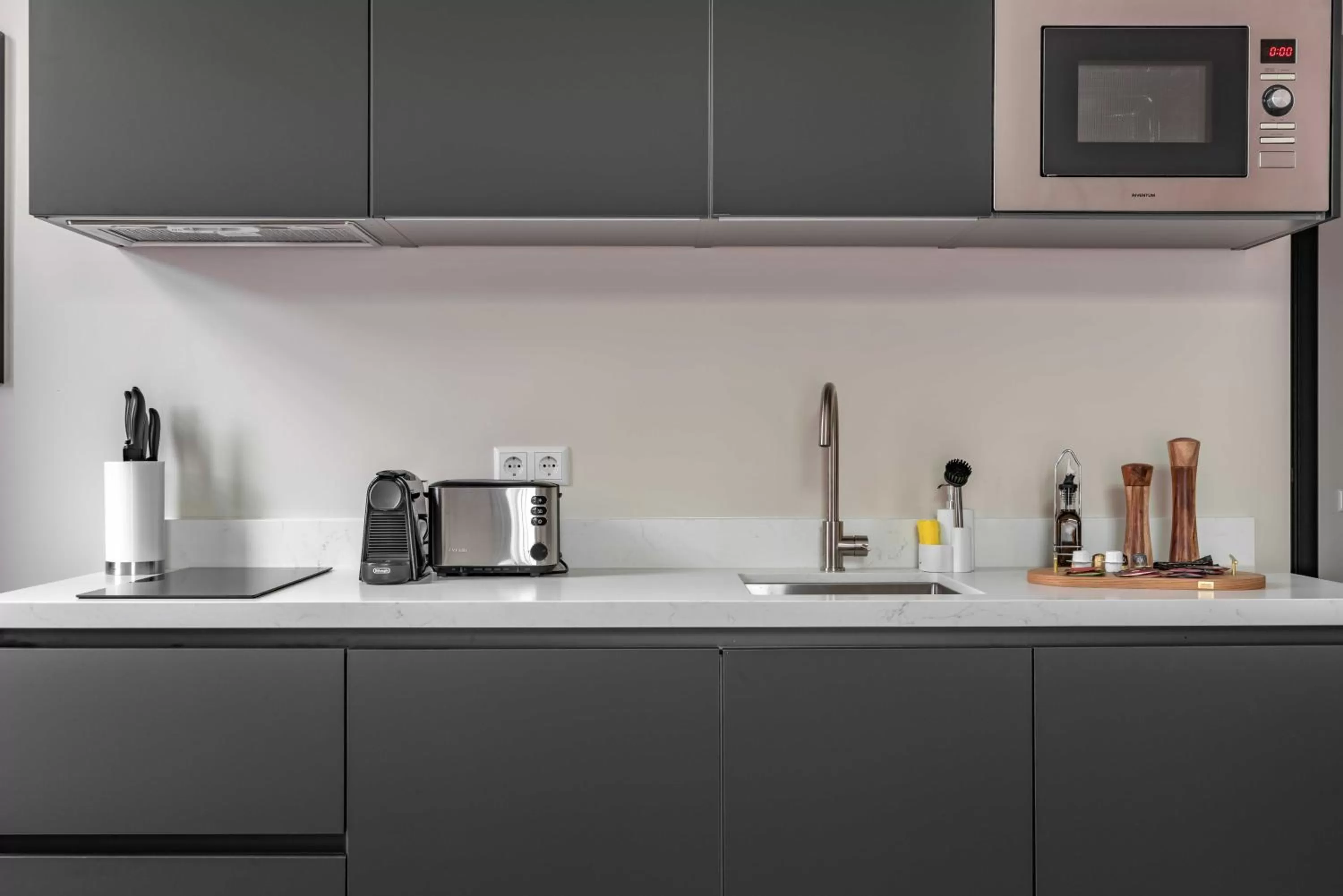 Coffee/tea facilities in Limehome The Hague Keizerstraat