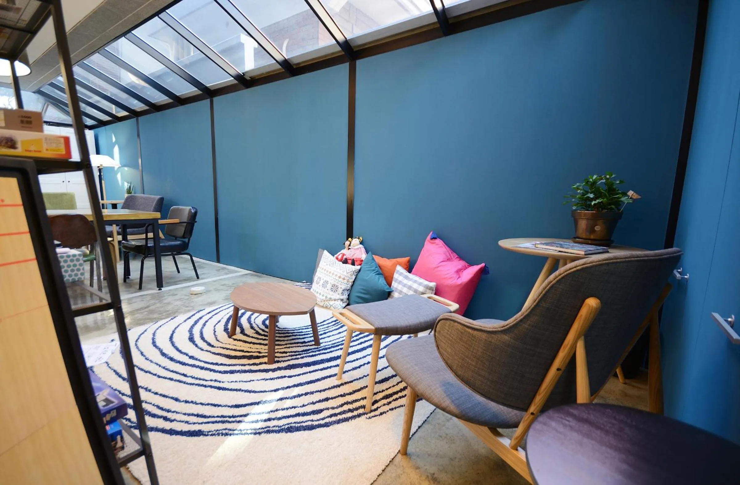 Communal lounge/ TV room in Sunnyhill Hostel Hongdae