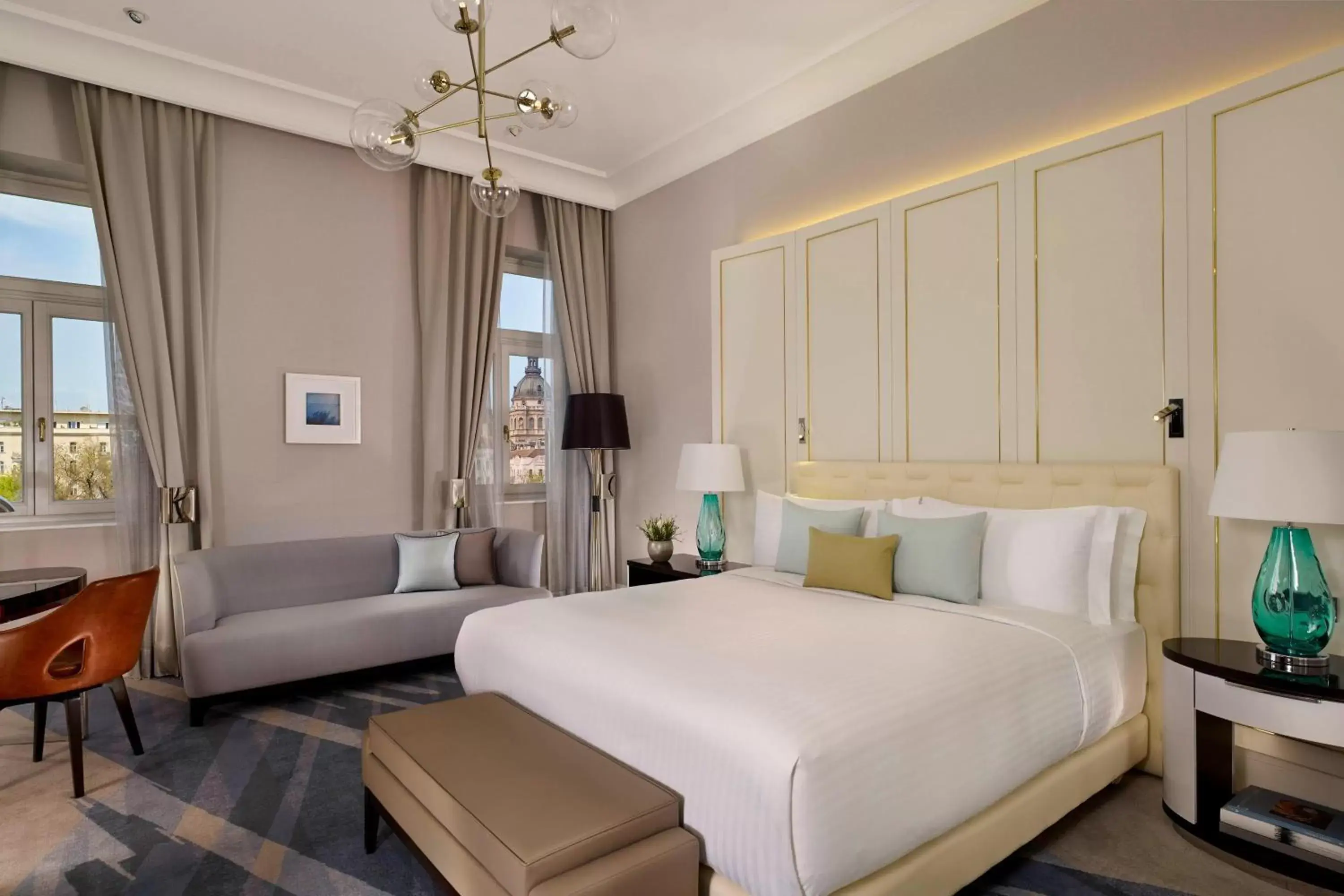 Deluxe King Room in Al Habtoor Palace Budapest, Preferred Hotels & Resorts Deluxe King Room in Al Habtoor Palace Budapest, Preferred Hotels & Resorts