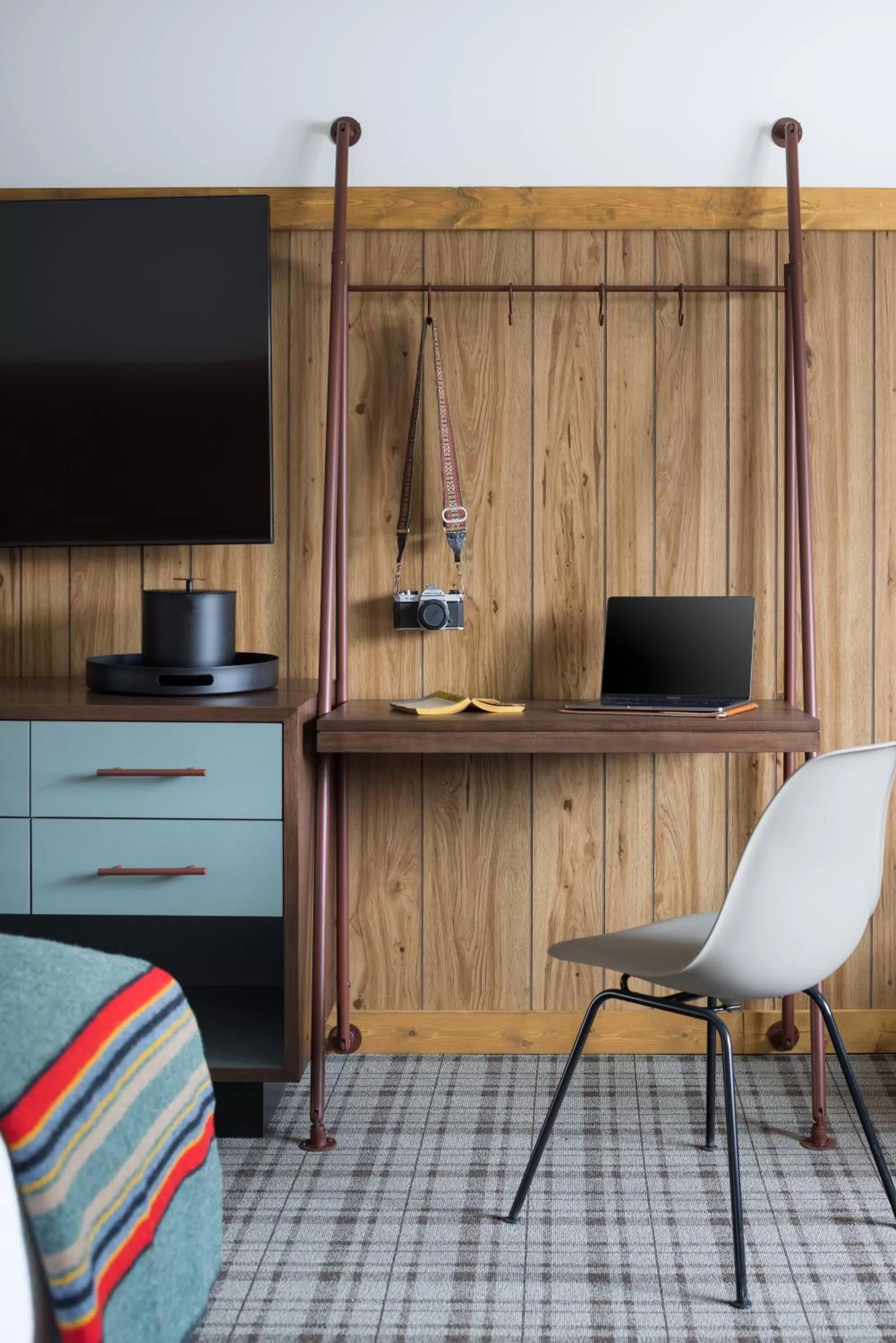 Bedroom in The Virginian Lodge