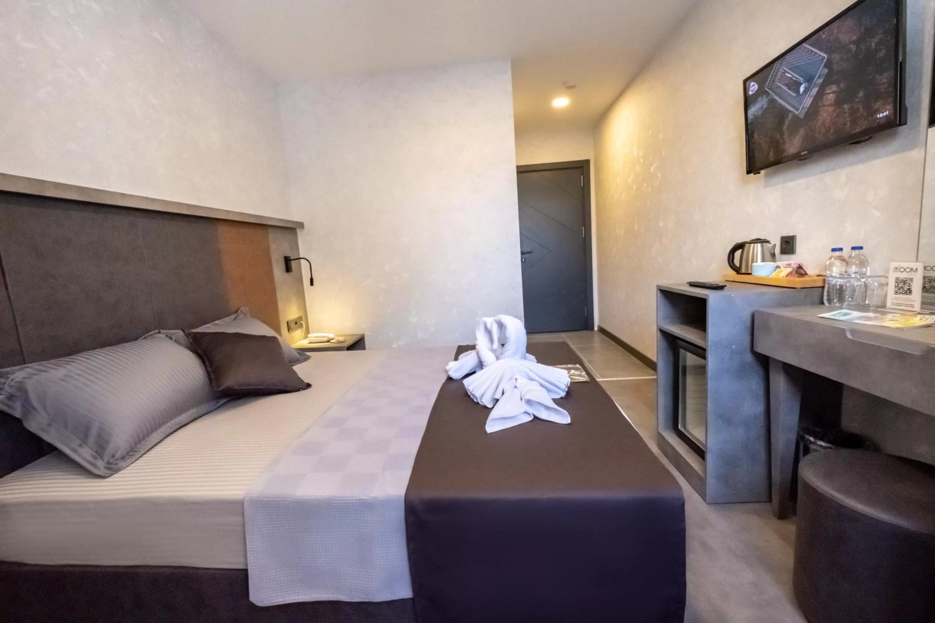 Bed in The Queen Hotel