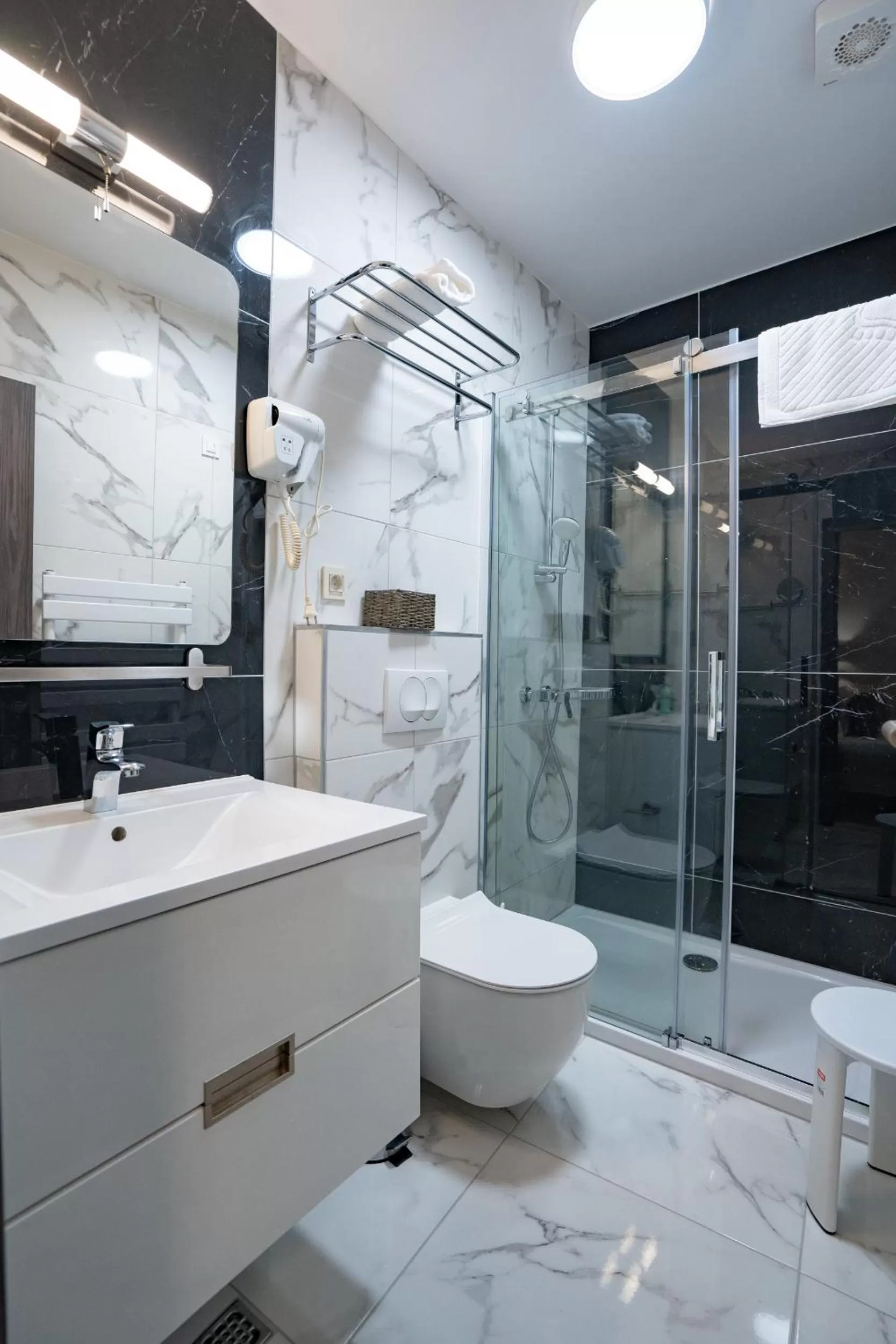 Shower in Bed&Breakfast Novalis