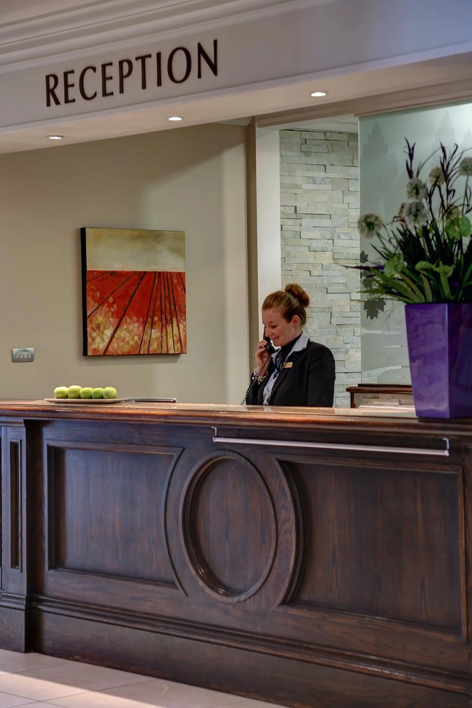 Lobby or reception in Best Western Plus Pinewood Manchester Airport-Wilmslow Hotel