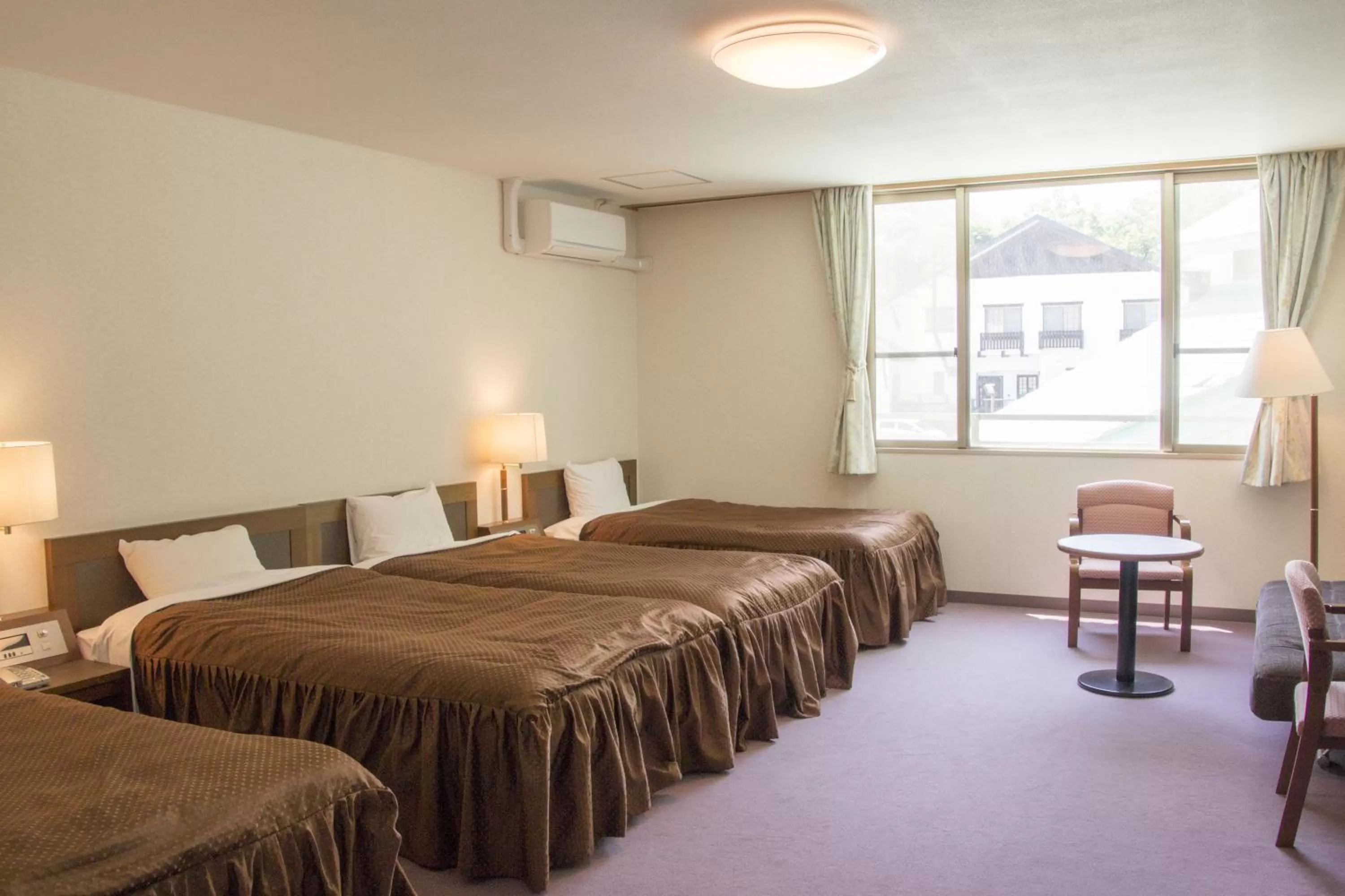 Photo of the whole room, Bed in Hotel Oak Forest