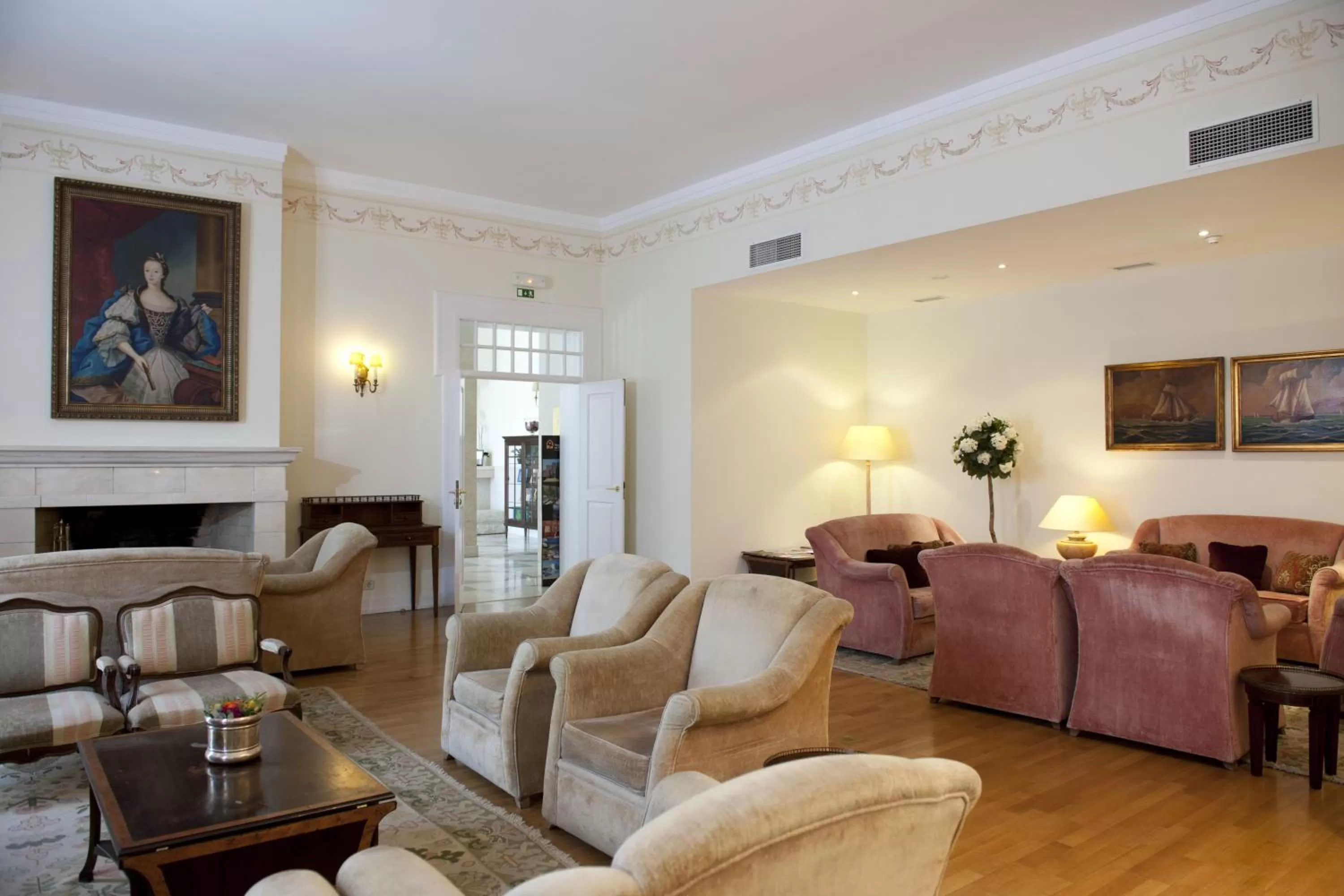 Lounge or bar in Pousada Palacio de Queluz