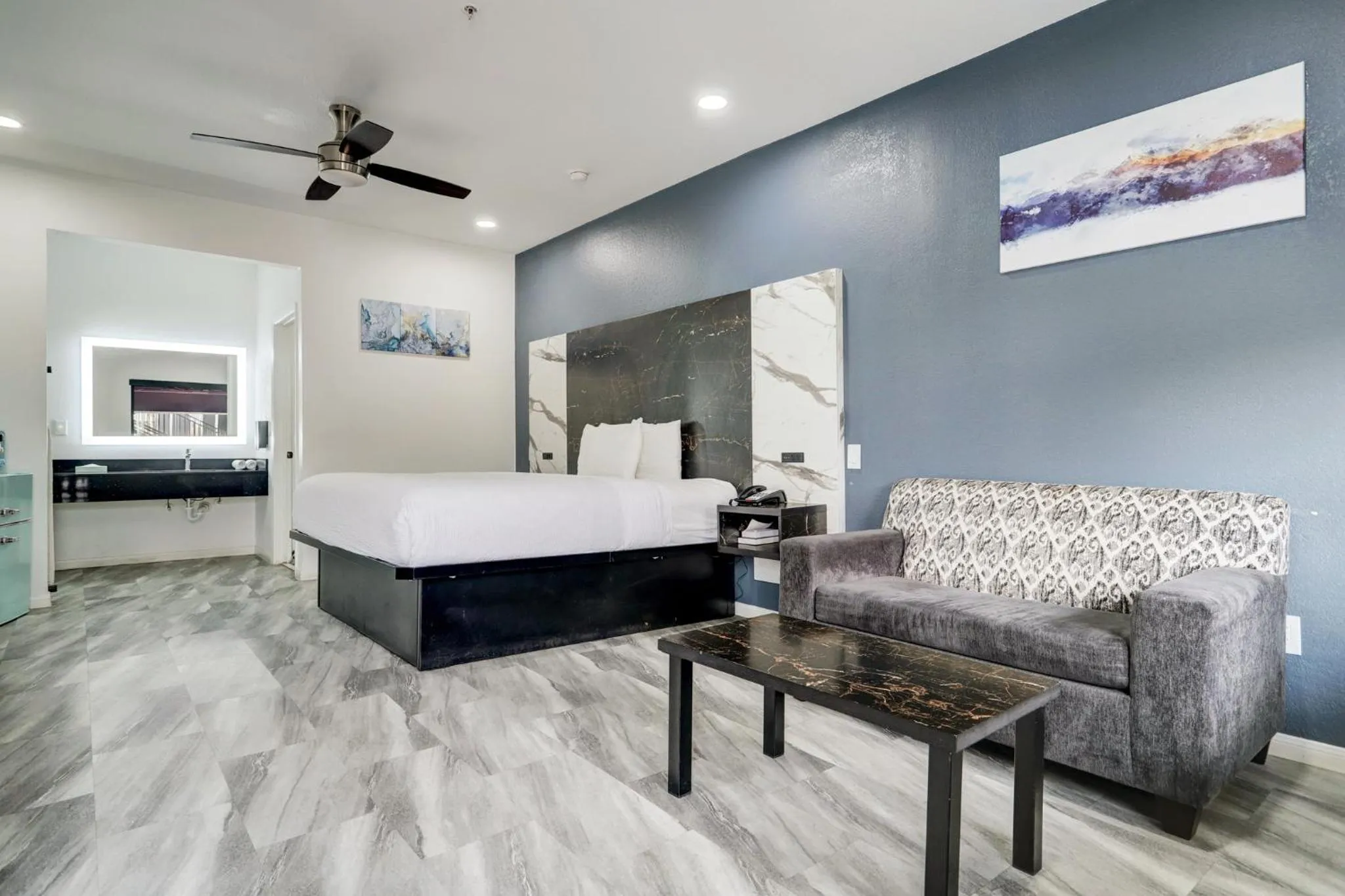 Bedroom in Grand Villa Inn Galleria