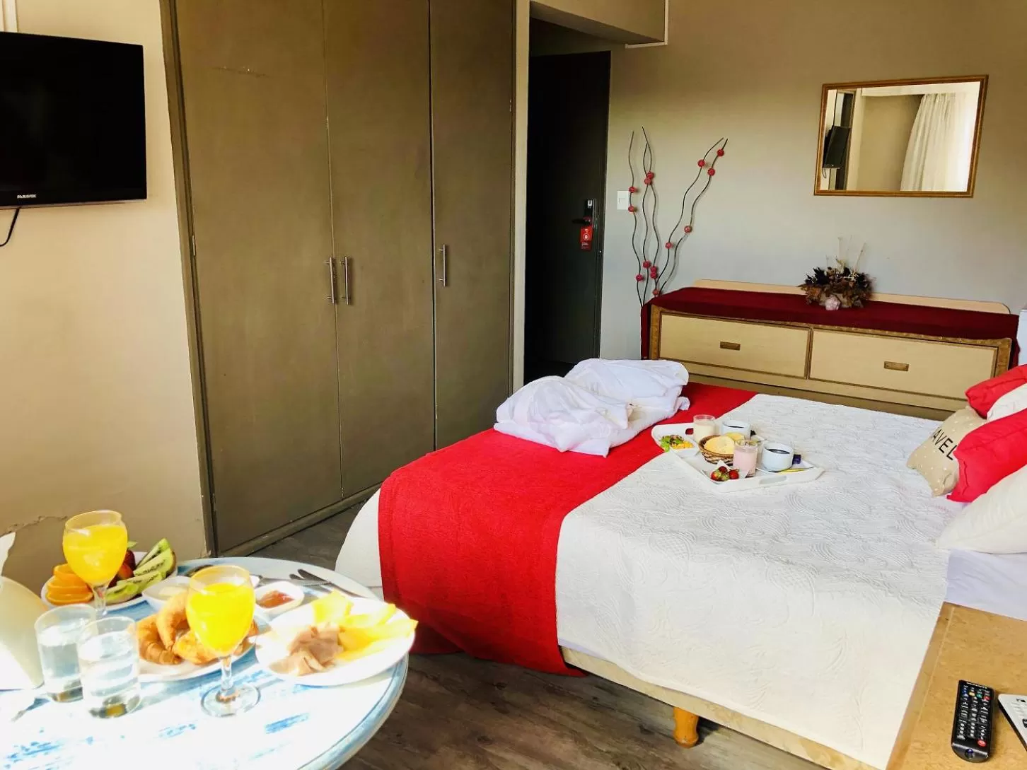 Food and drinks, Bed in Hotel Azul by MH