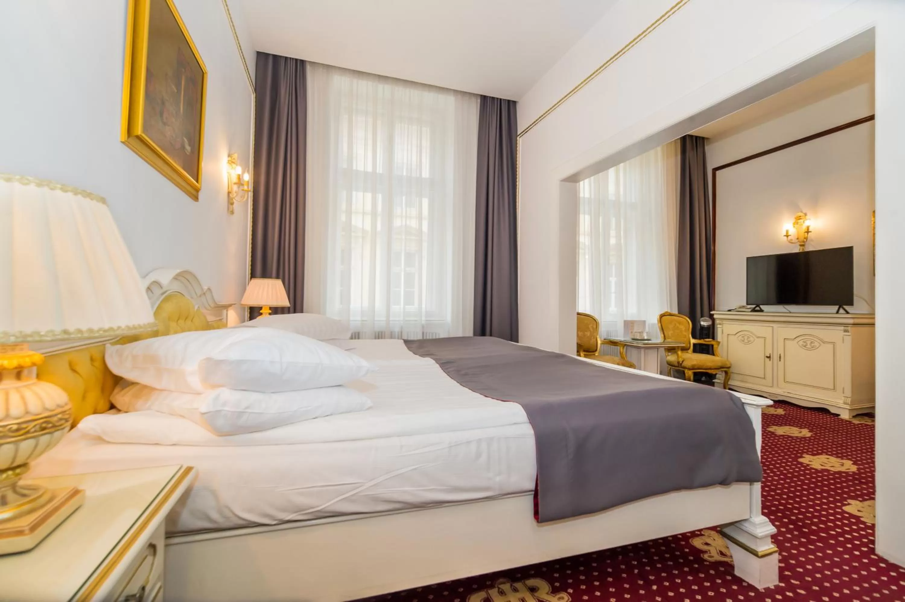 Deluxe Junior Suite - single occupancy in Hotel Imparatul Romanilor Hotel & SPA