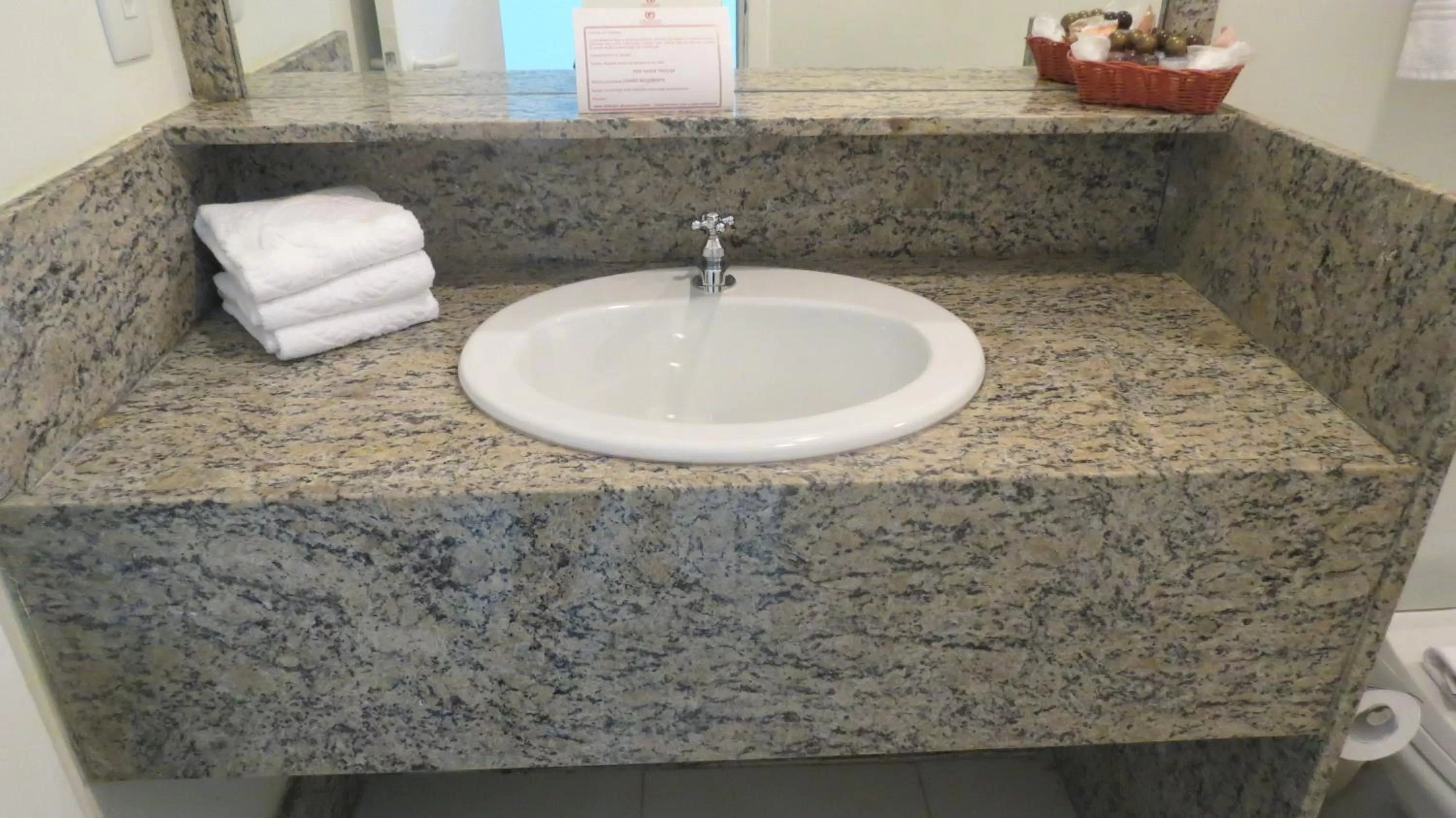 Bed, Bathroom in Atlântico Centro Apartments