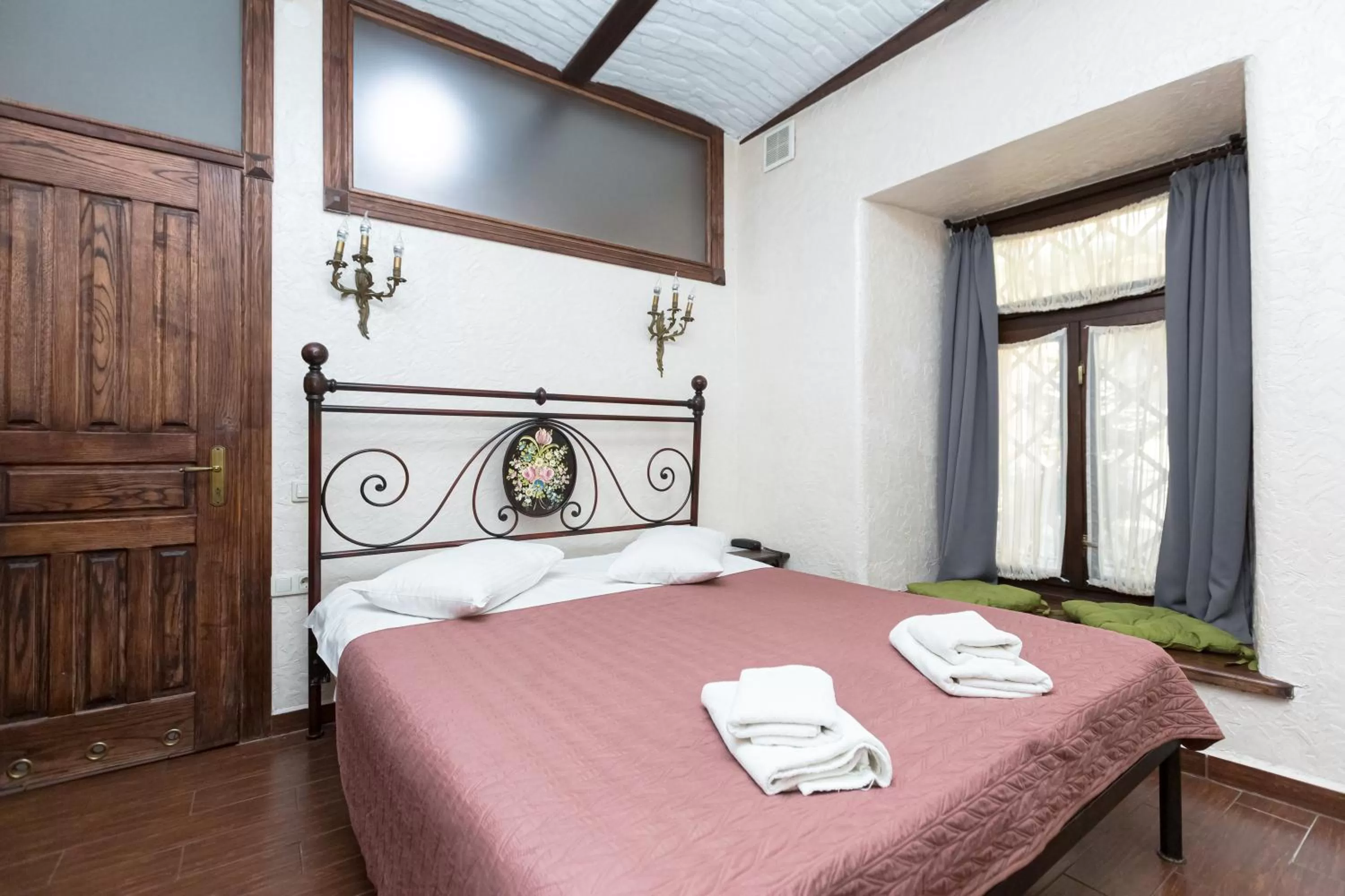 Bed in Staryi Krakiv