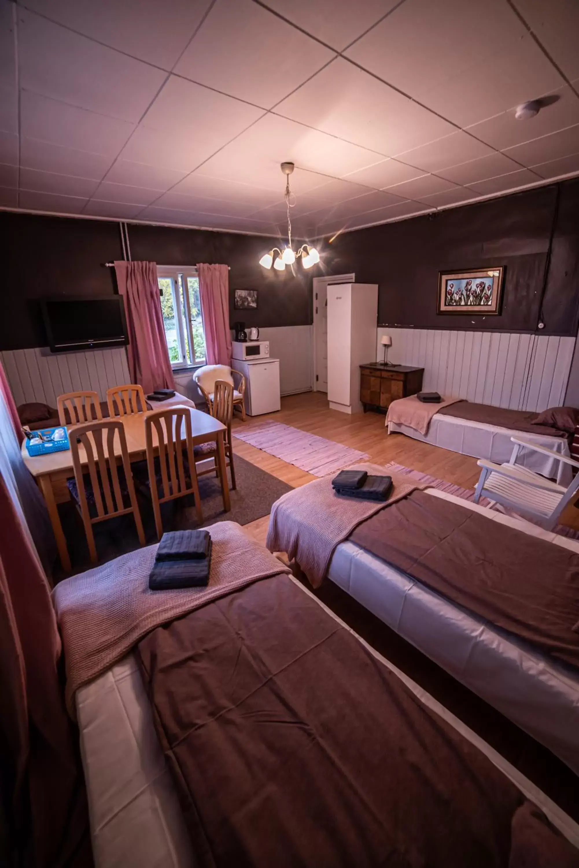 Economy Quadruple Room with Shared Bathroom in Arctic Guesthouse & Igloos Economy Quadruple Room with Shared Bathroom in Arctic Guesthouse & Igloos