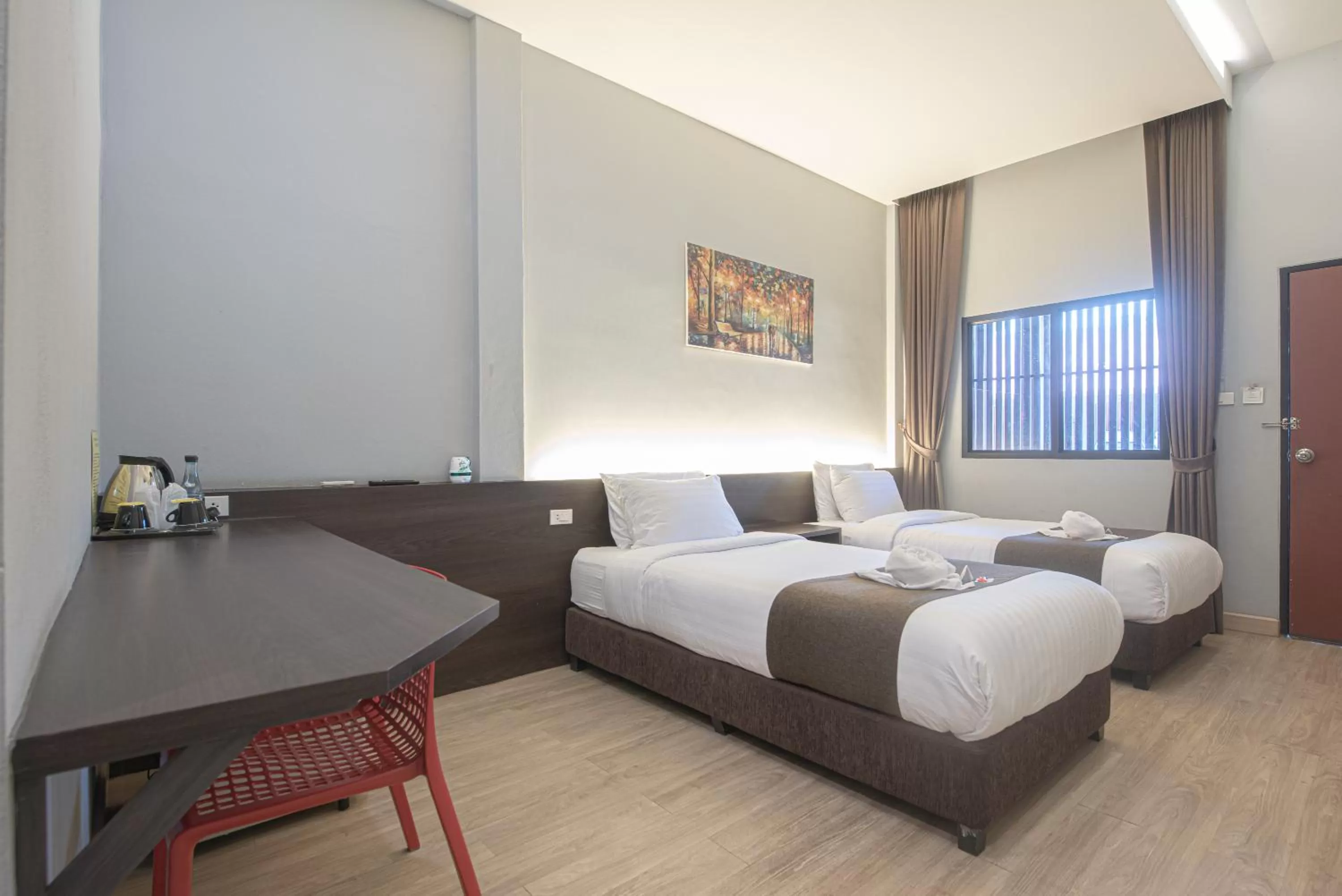 Photo of the whole room, Bed in Tarnsiri Boutique Resort