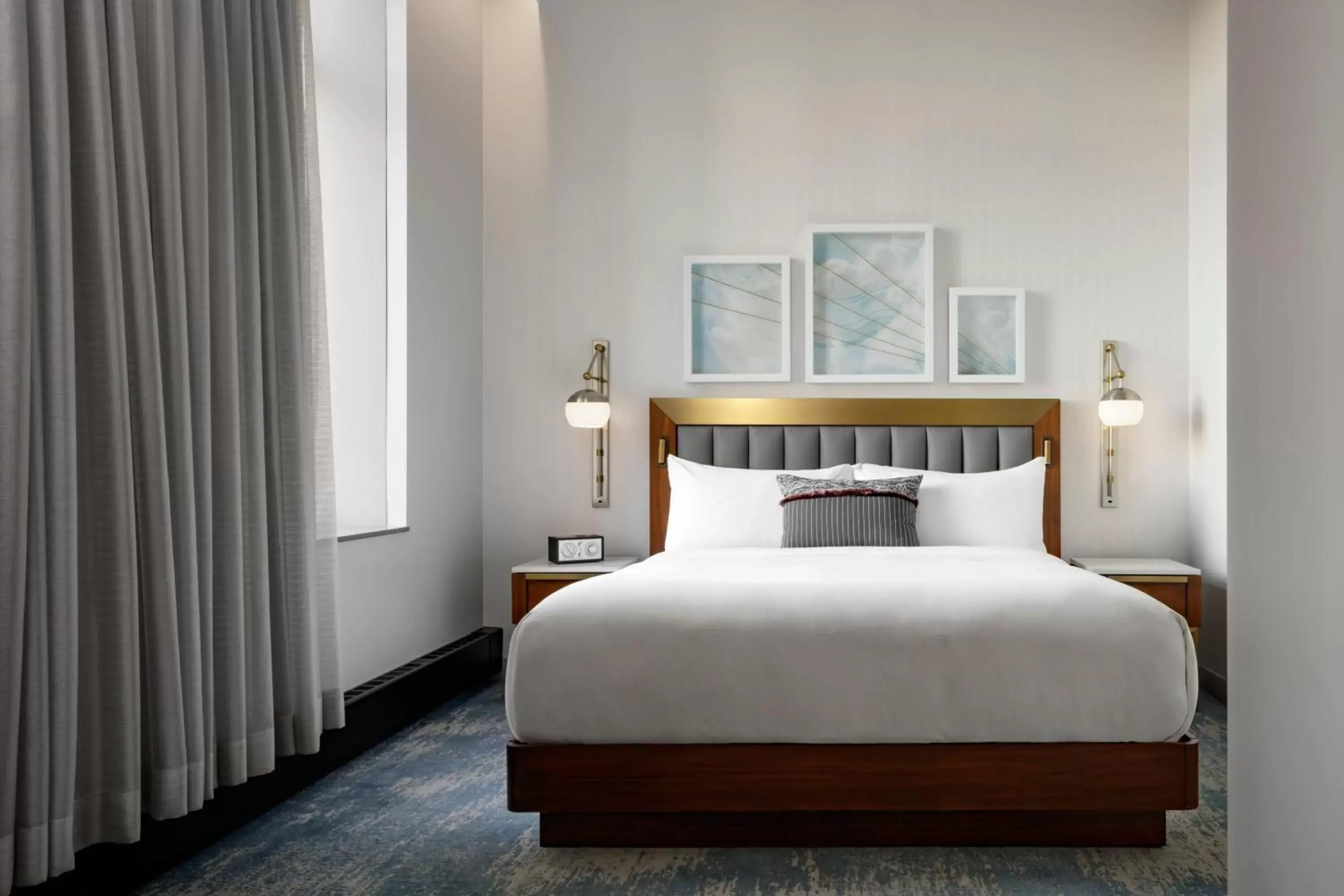 King Guest Room with City View in Rand Tower Hotel, Minneapolis, a Tribute Portfolio Hotel King Guest Room with City View in Rand Tower Hotel, Minneapolis, a Tribute Portfolio Hotel