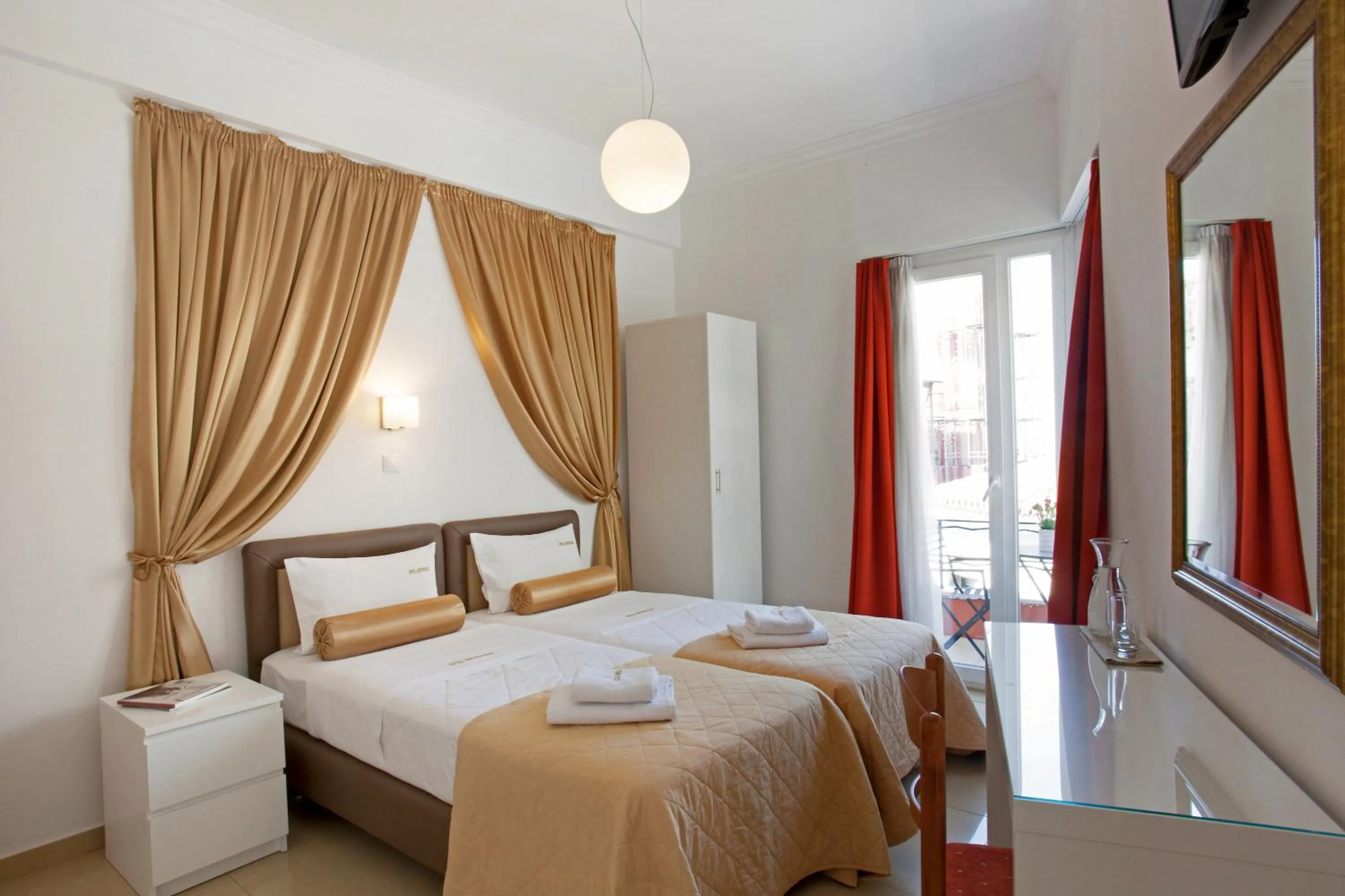 Bed in Metropolis Hotel