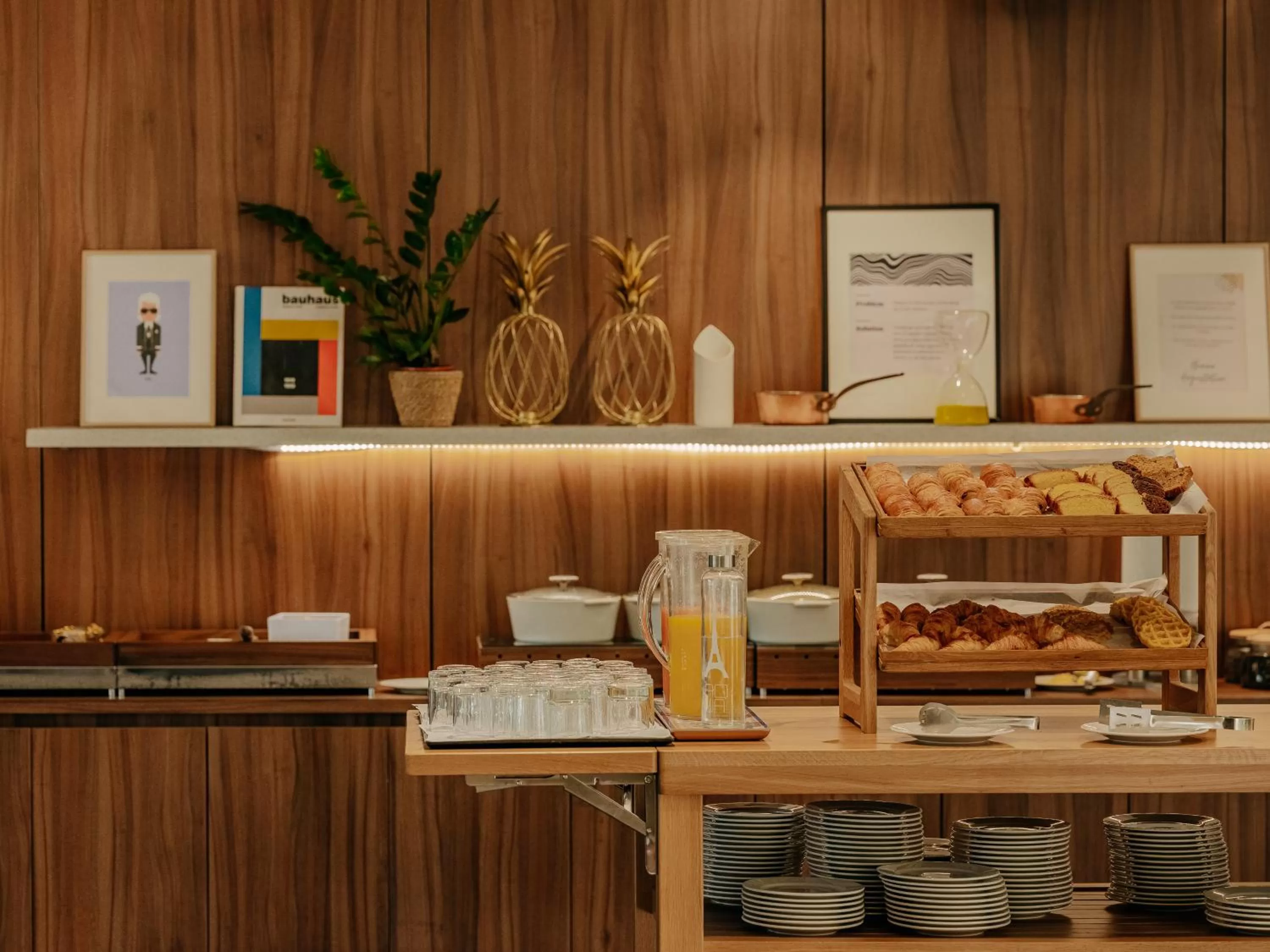 Restaurant/places to eat in Novotel Paris Centre Tour Eiffel