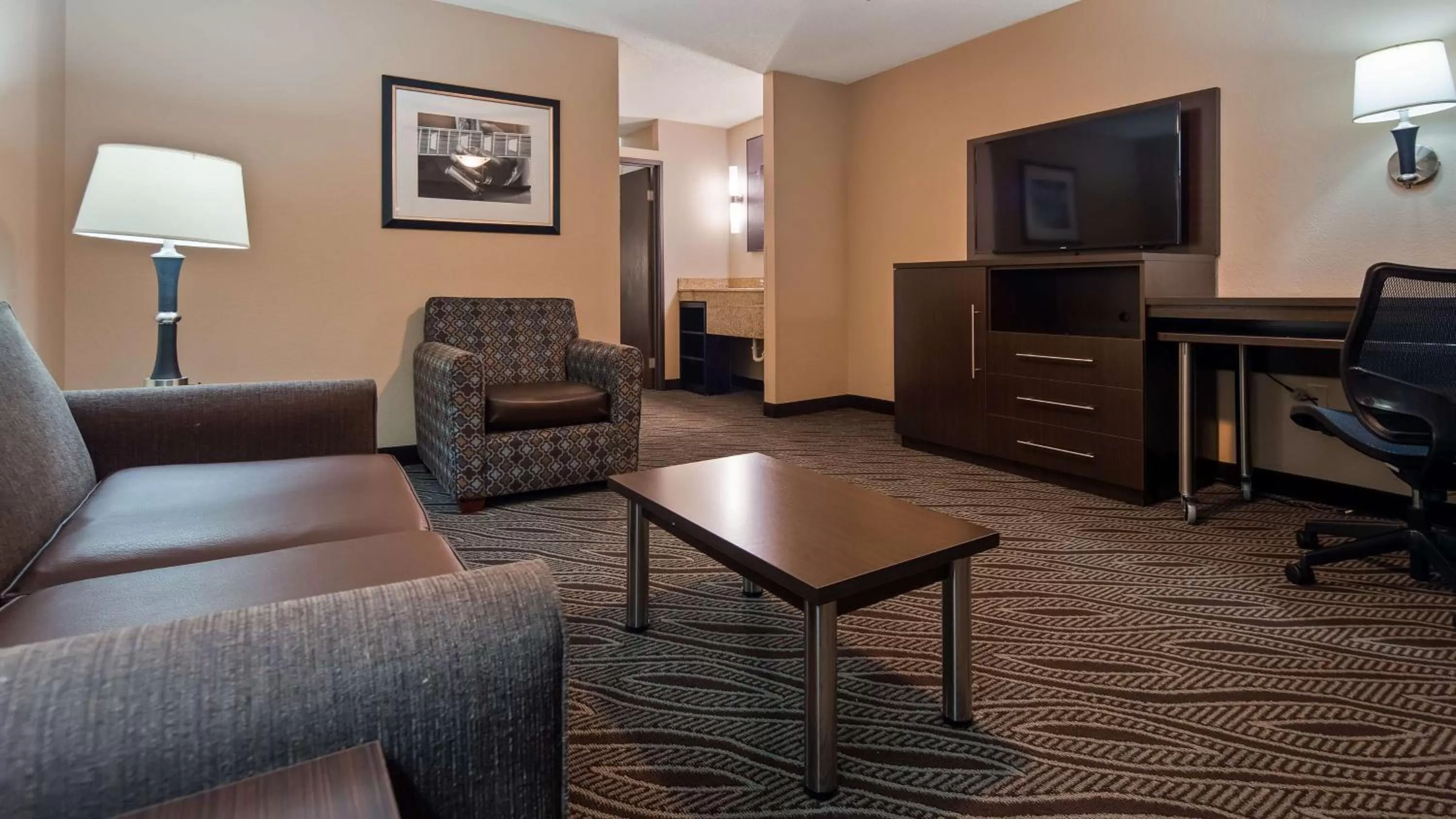 Photo of the whole room in Best Western Plus Galleria Inn & Suites
