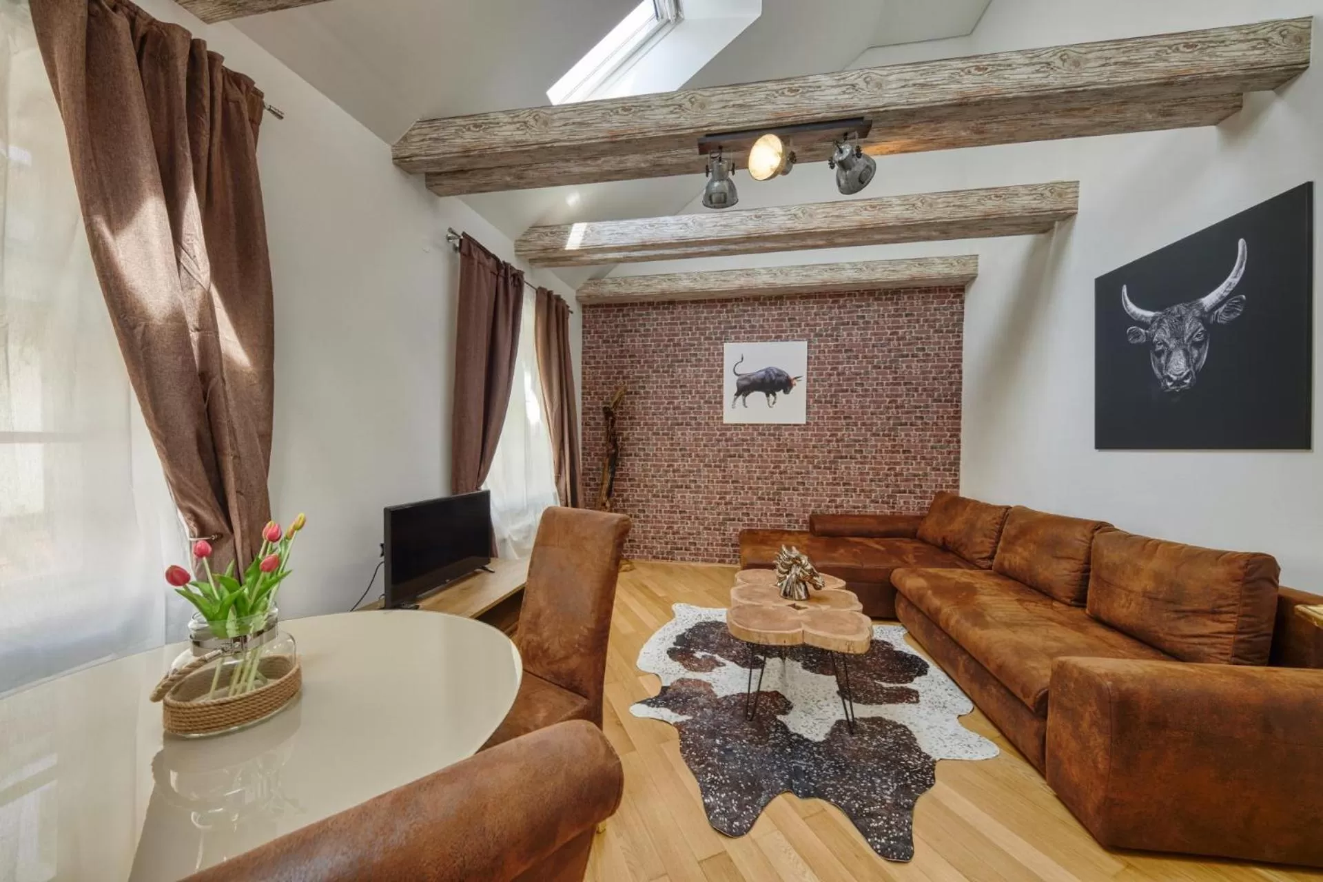 Photo of the whole room in Aapartamentoos