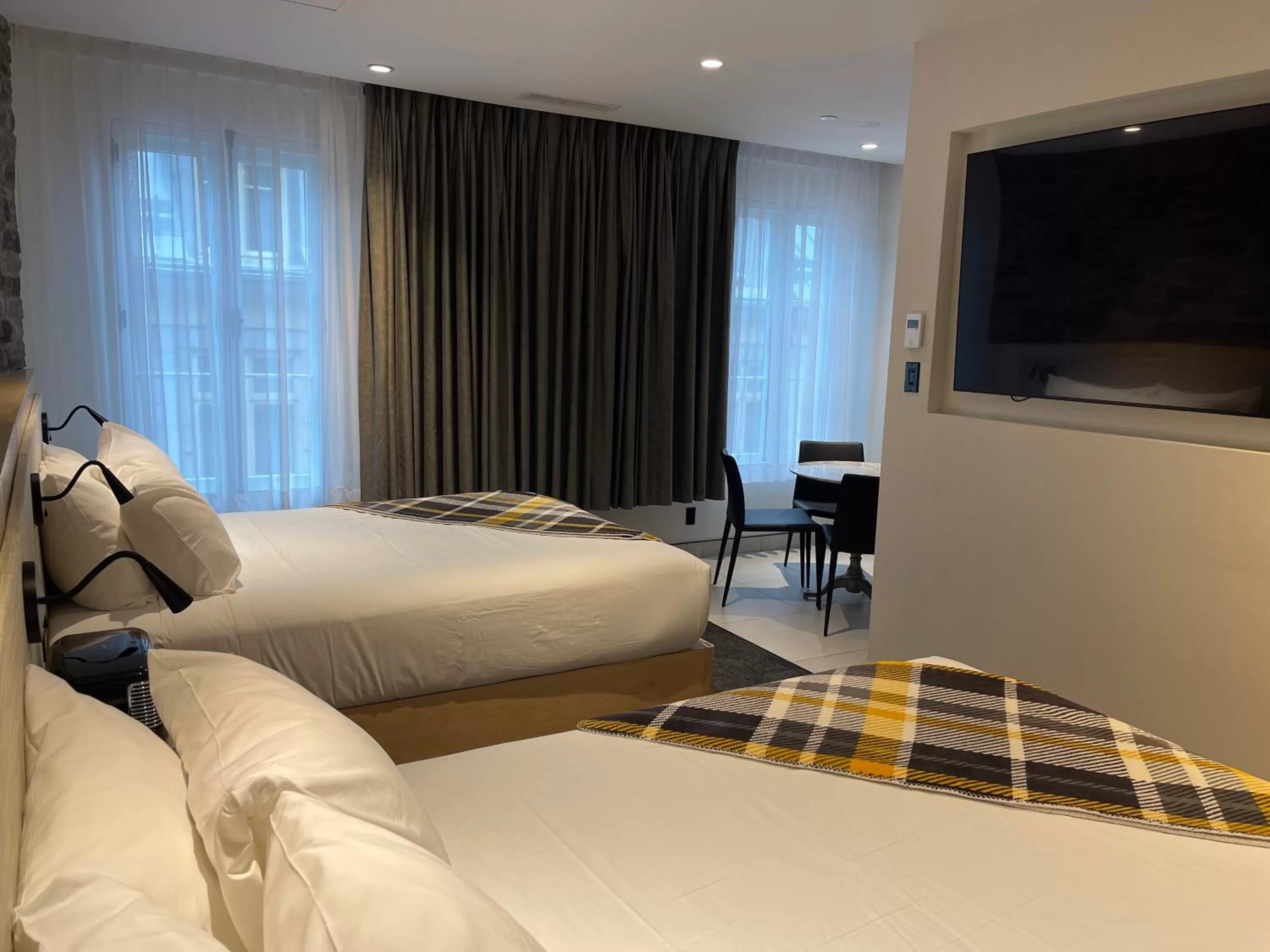 Comfort room 2 Queen in Hotel du Vieux Quebec