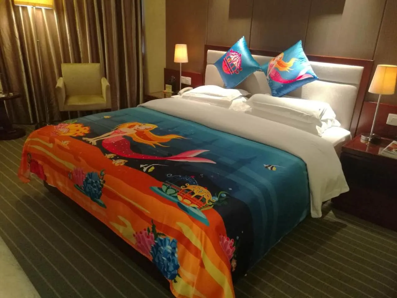 Bed in Kunming Haitian Hotel