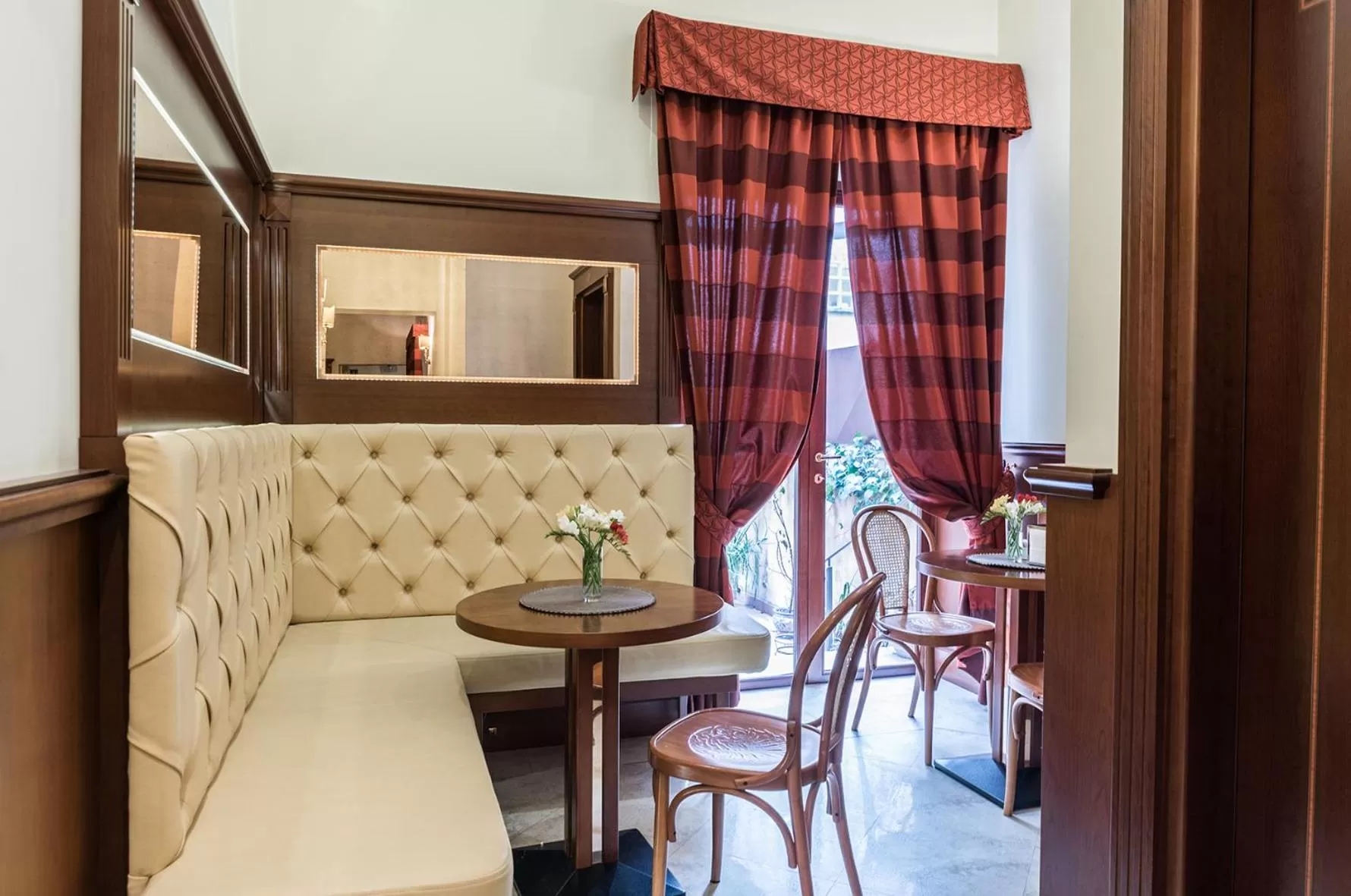 Seating area in Domus Augusta