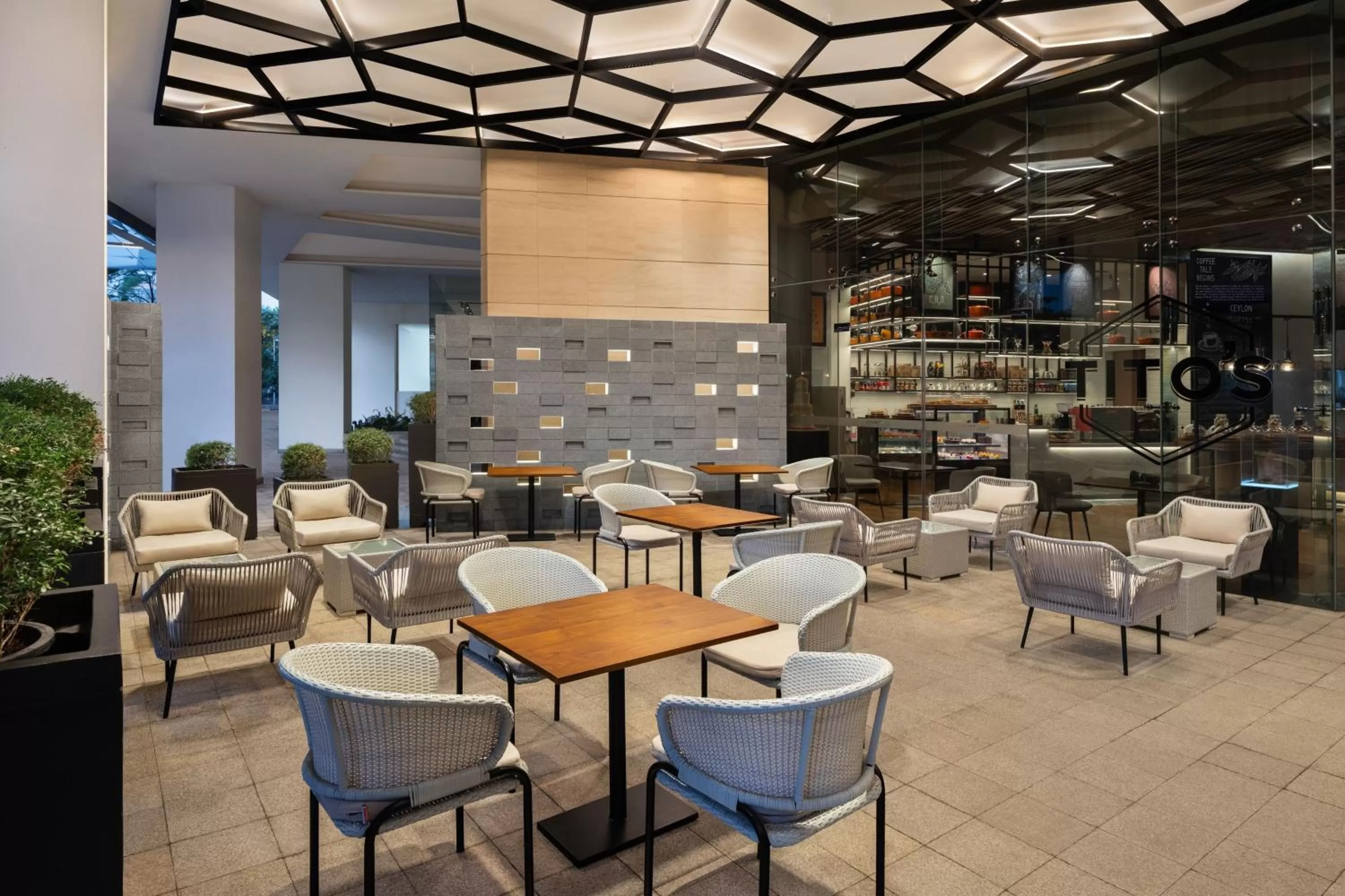 Restaurant/places to eat in Courtyard by Marriott Colombo