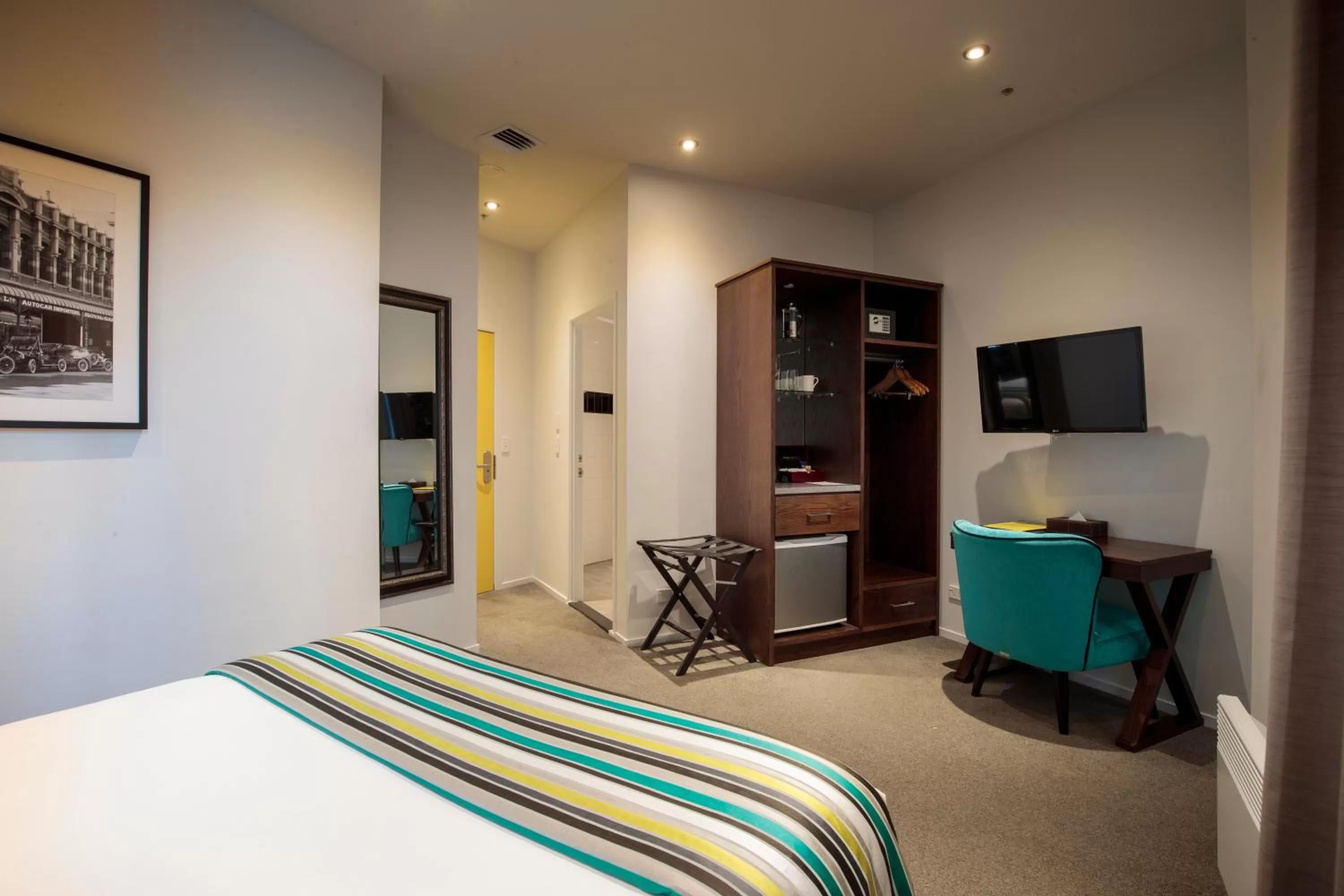 Photo of the whole room, Bed in Hotel 115