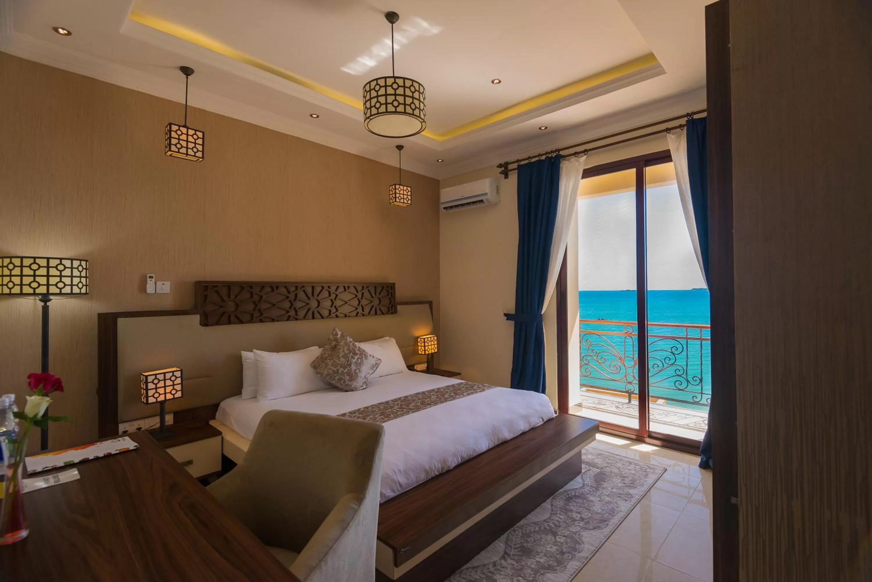 Sea view, Bed in Golden Tulip Zanzibar Resort